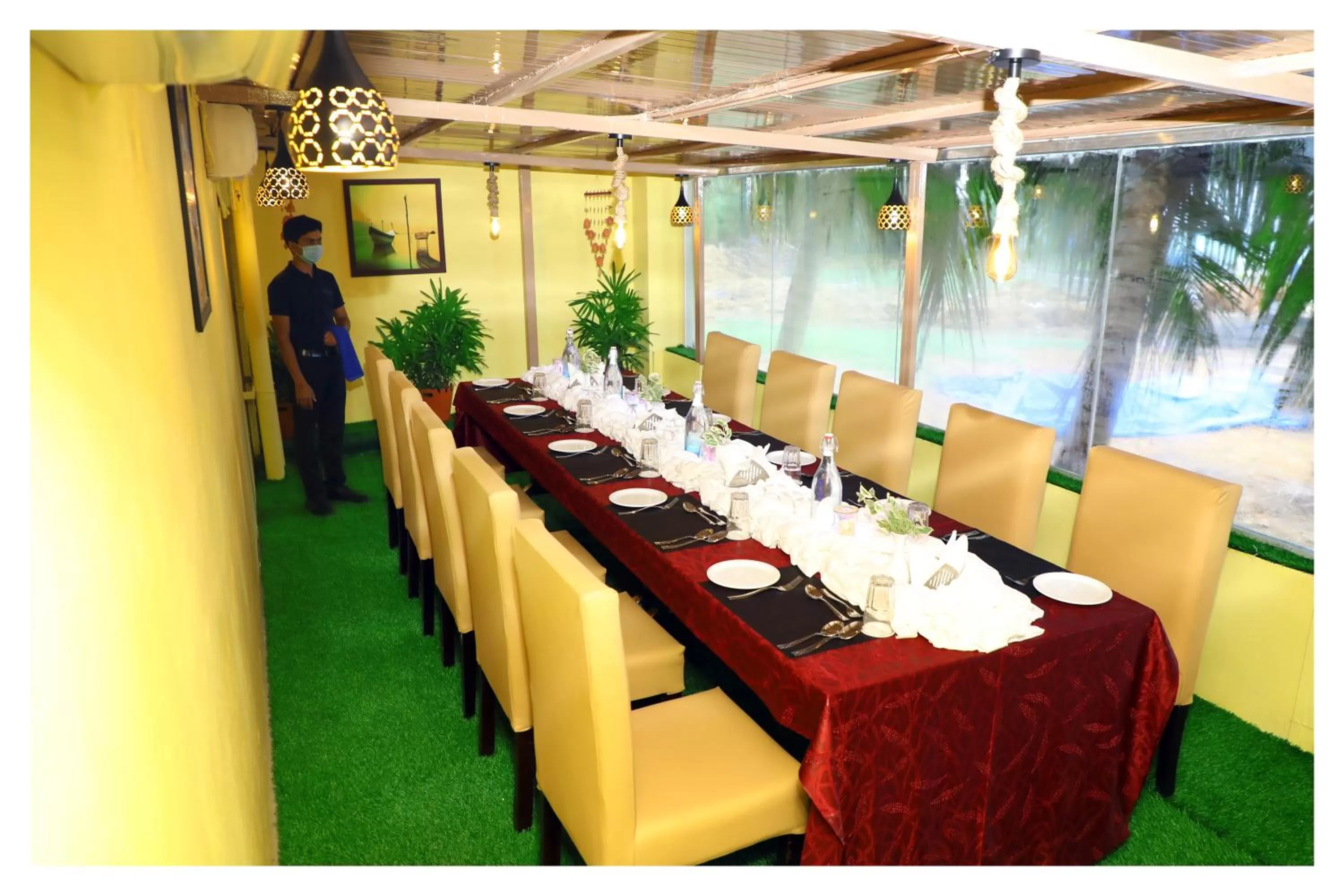 Restaurant/places to eat in Clarks Inn Express ,Sirkazhi