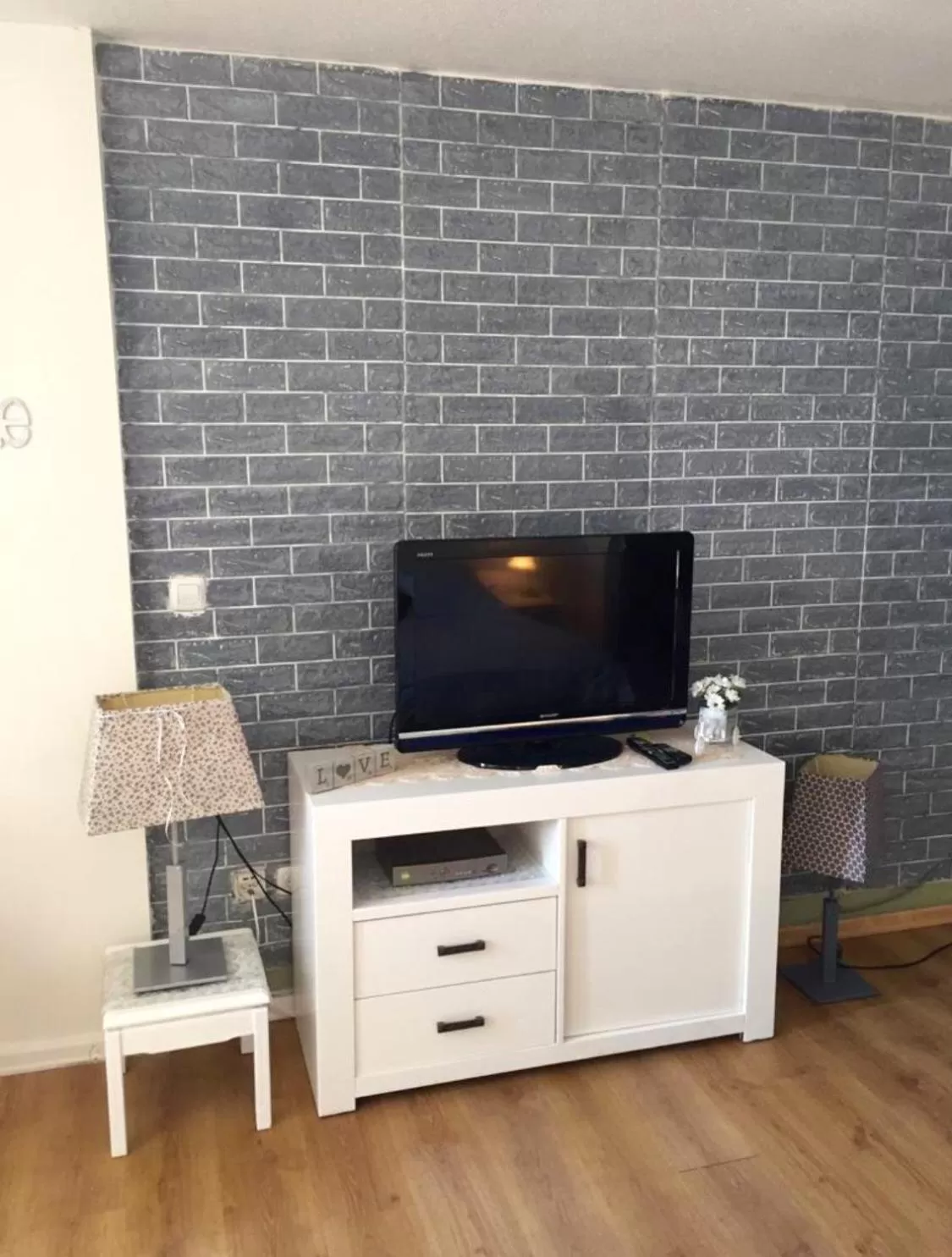 TV and multimedia in Raphael Apartments