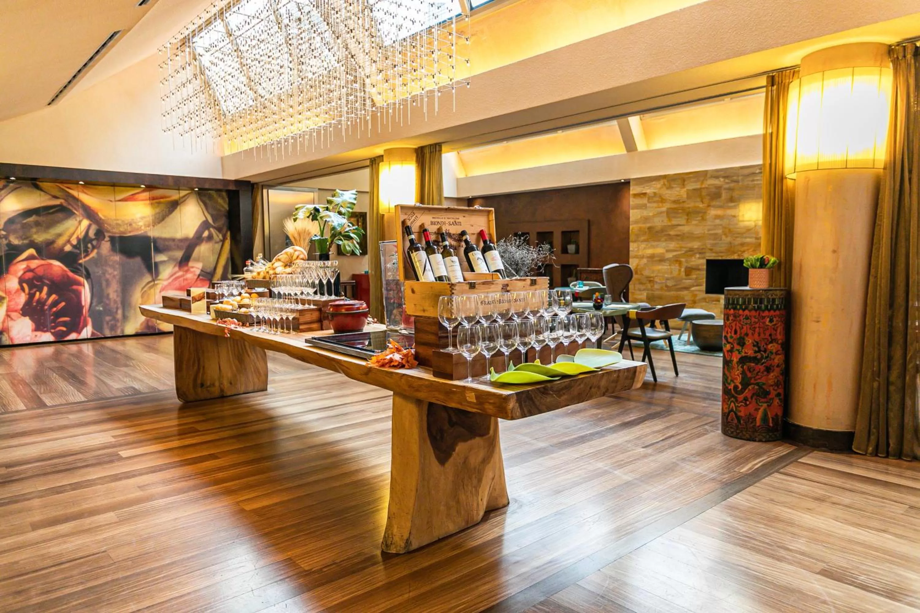 Restaurant/places to eat in Enterprise Hotel Design & Boutique