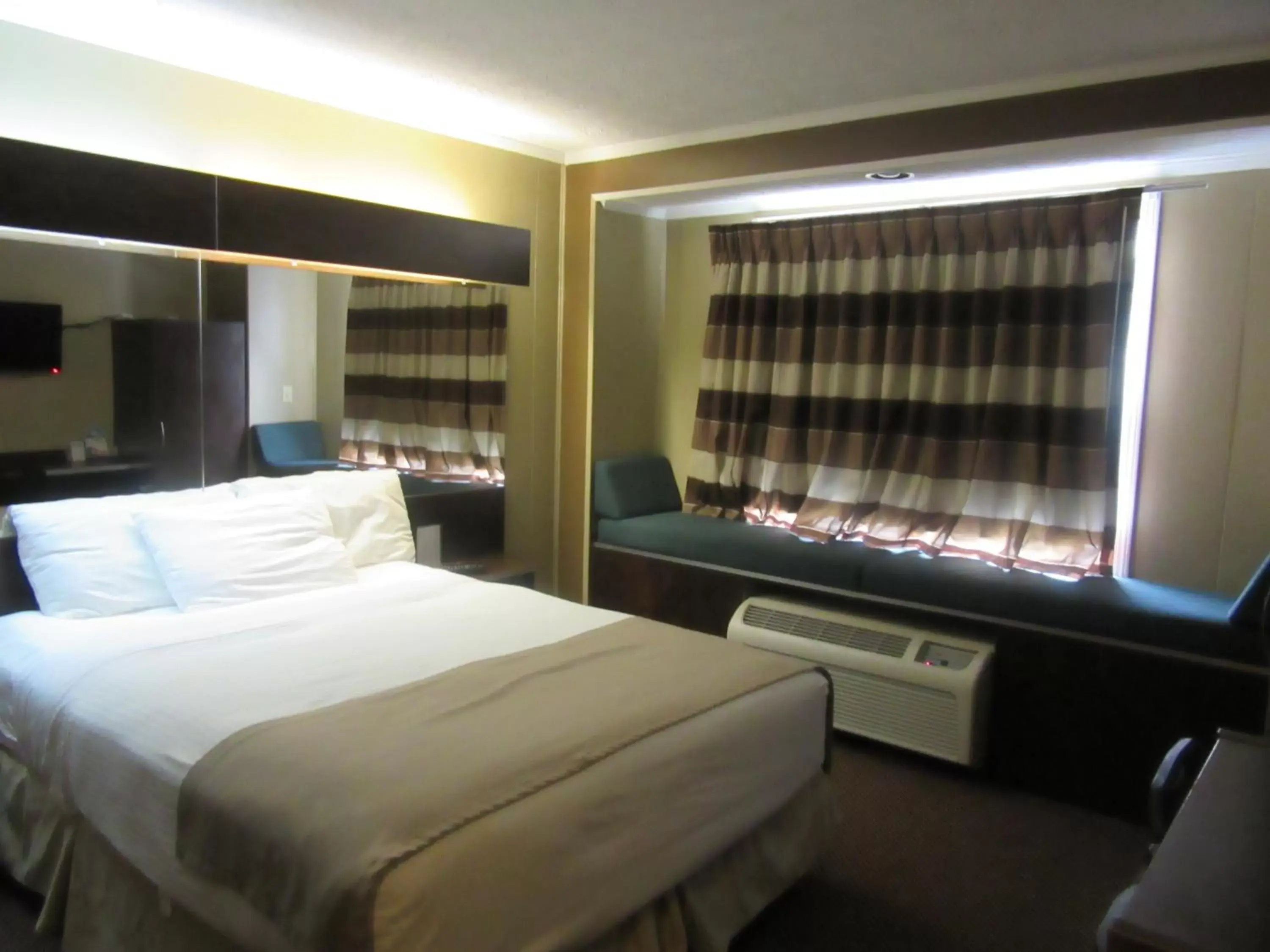 Bed in Microtel Inn & Suites by Wyndham Columbia Fort Jackson N