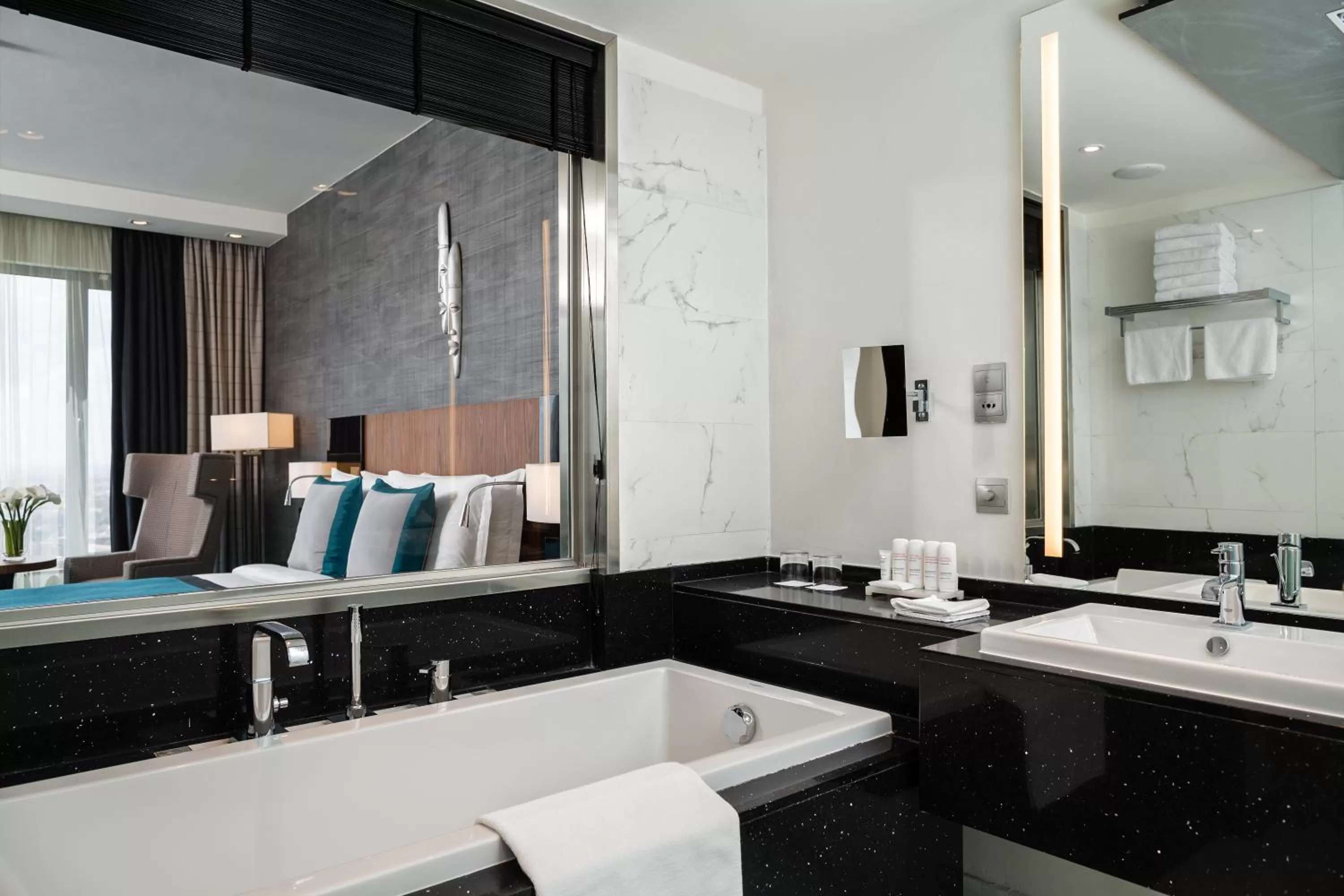 Bathroom, Bed in Radisson Blu Hotel, Nairobi Upper Hill