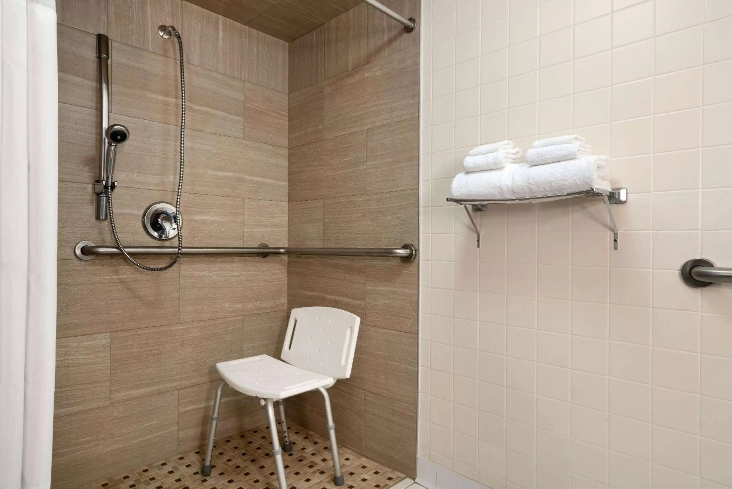 TV and multimedia, Bathroom in Days Hotel by Wyndham Allentown Airport / Lehigh Valley