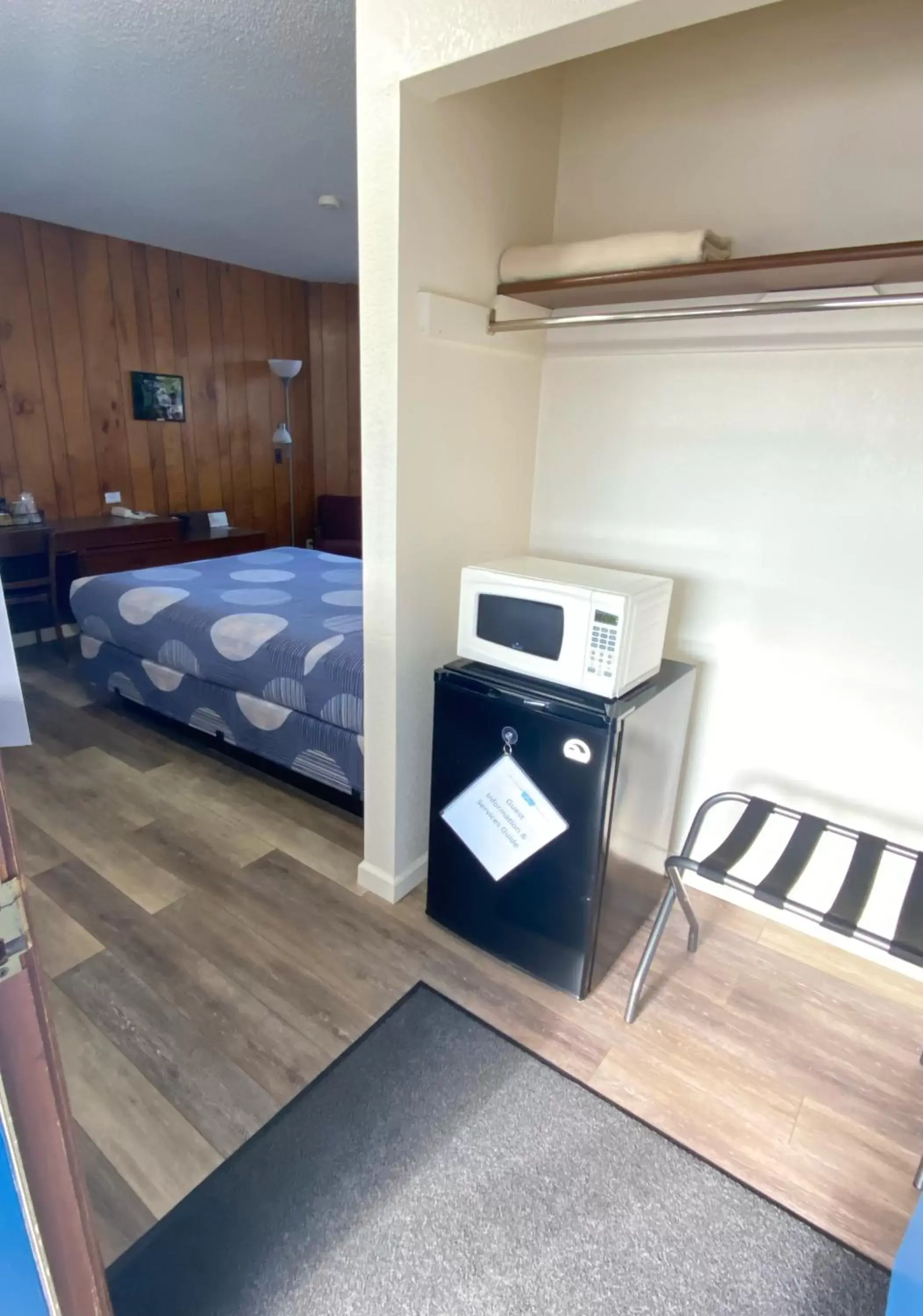 Bedroom in Waterway Inn