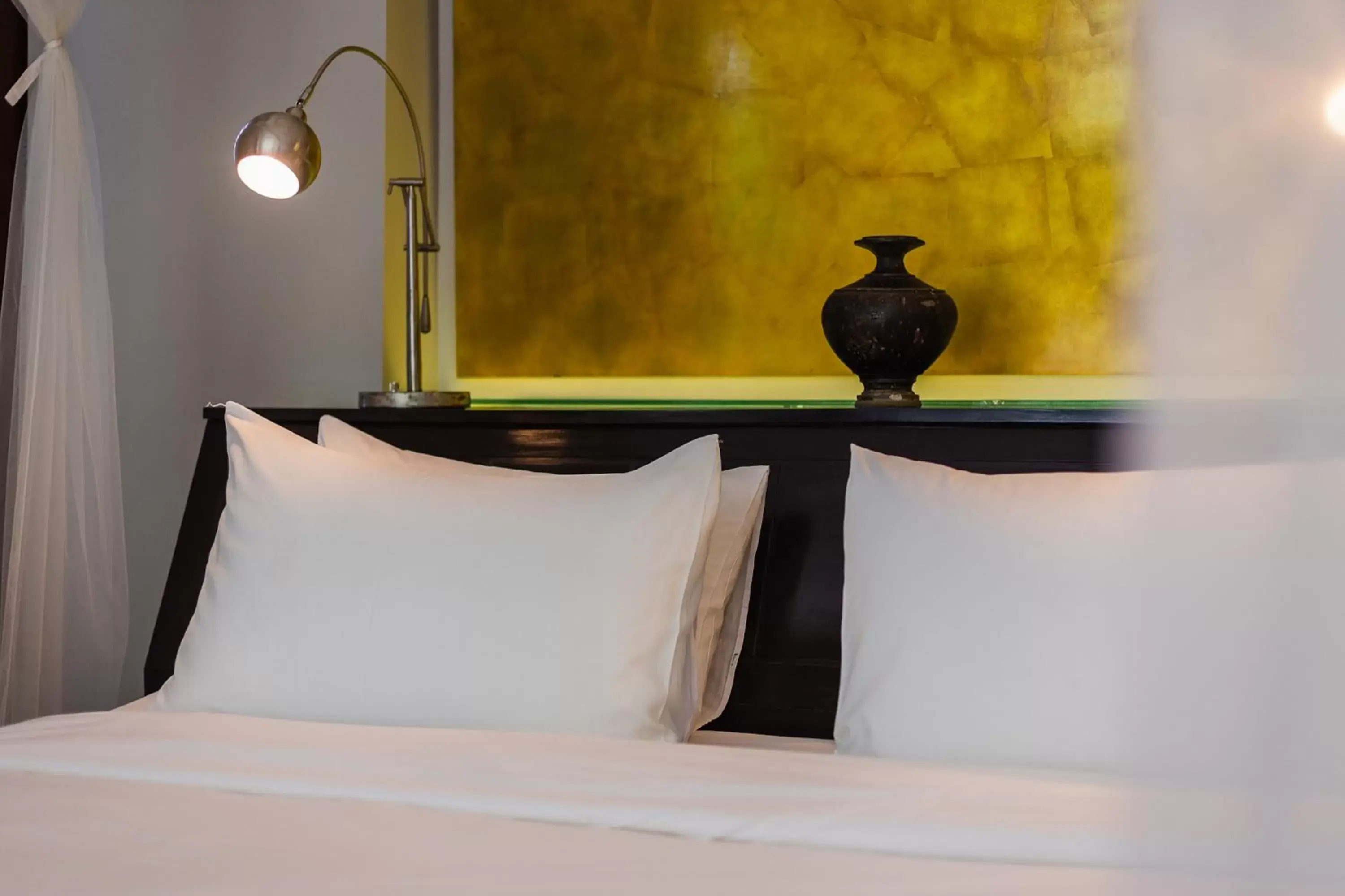 Bed in Heritage Suites Hotel