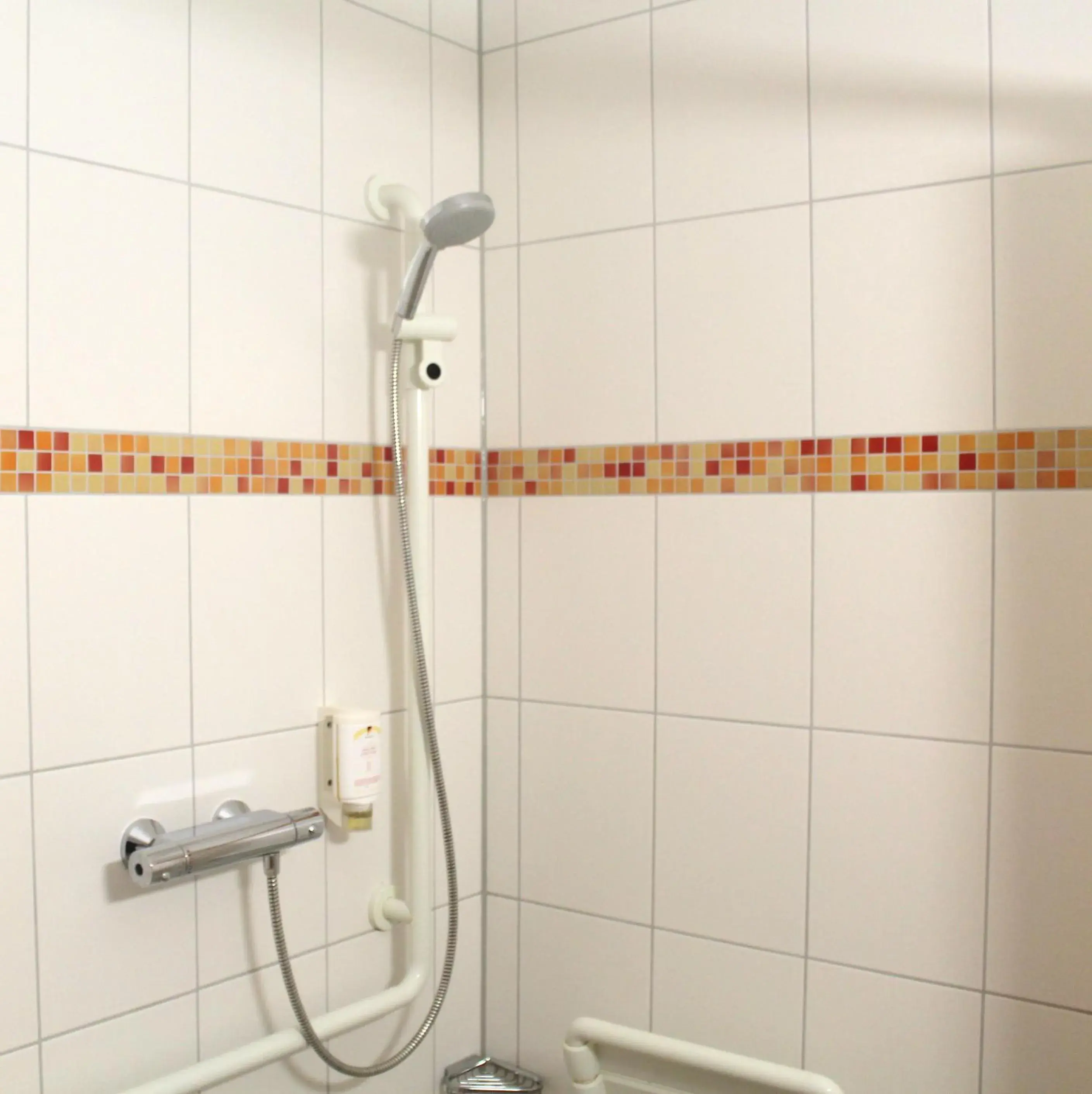 Shower, Bathroom in City-Hotel Kurfürst Balduin