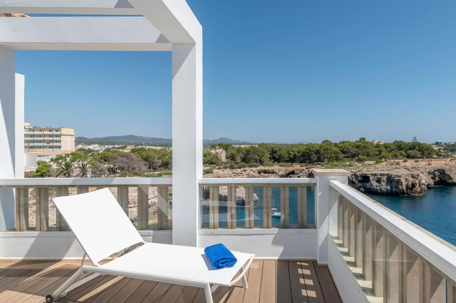 Day in Orange Colom - Seaside Apartments