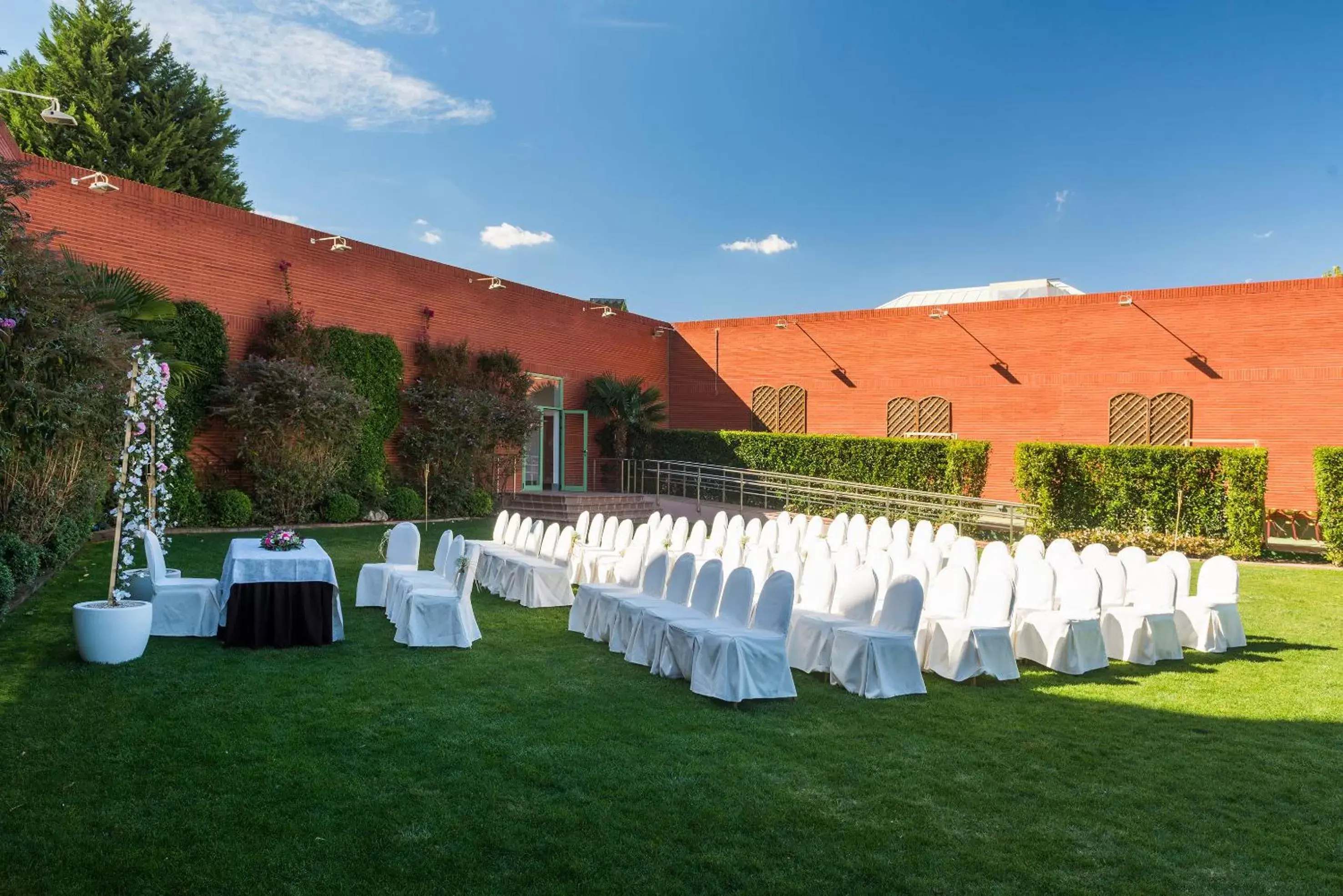 Garden, Banquet Facilities in Hotel Guadalajara & Conference Center Affiliated by Meliá