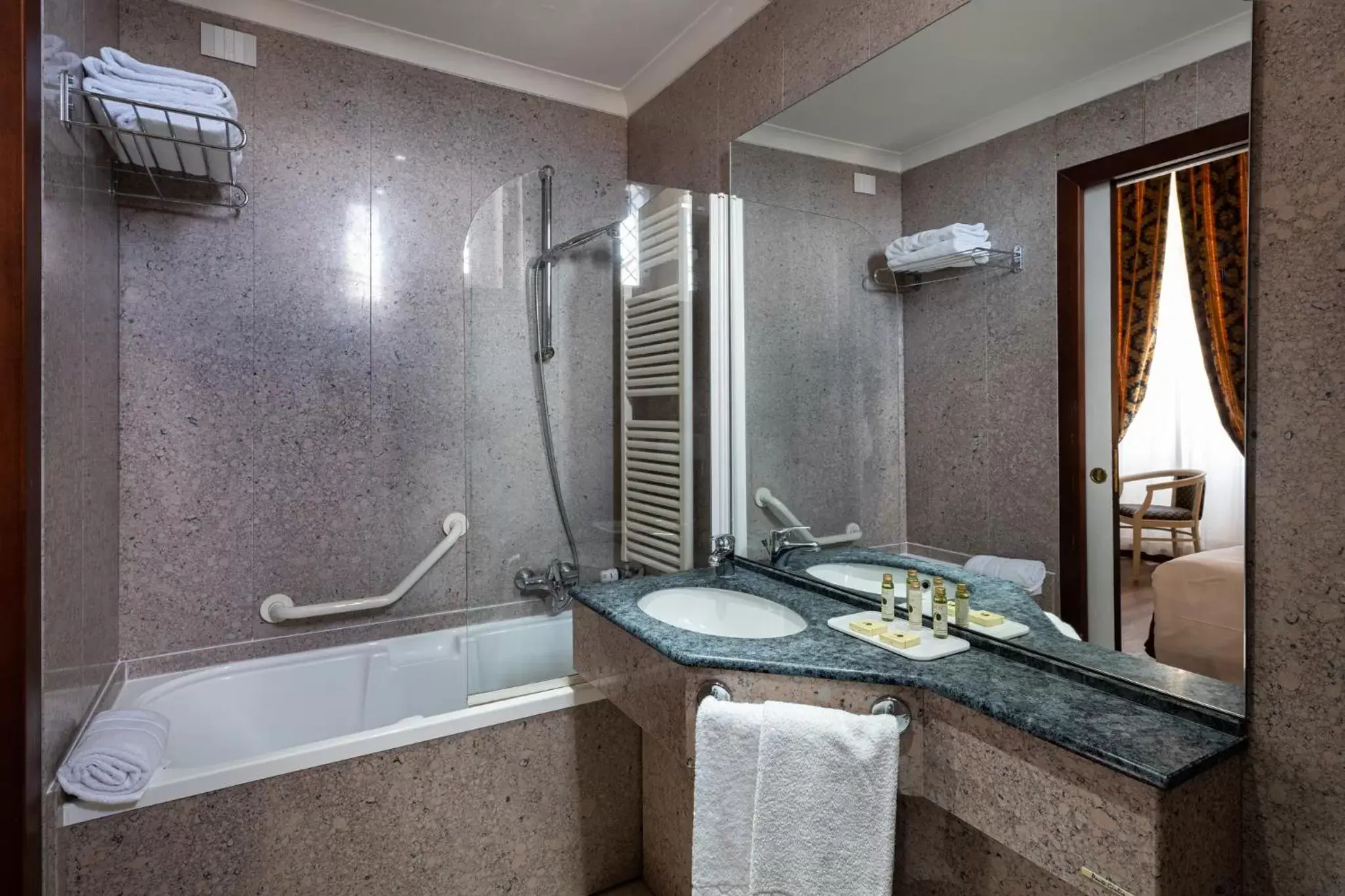 Bathroom in Hotel Fontebella