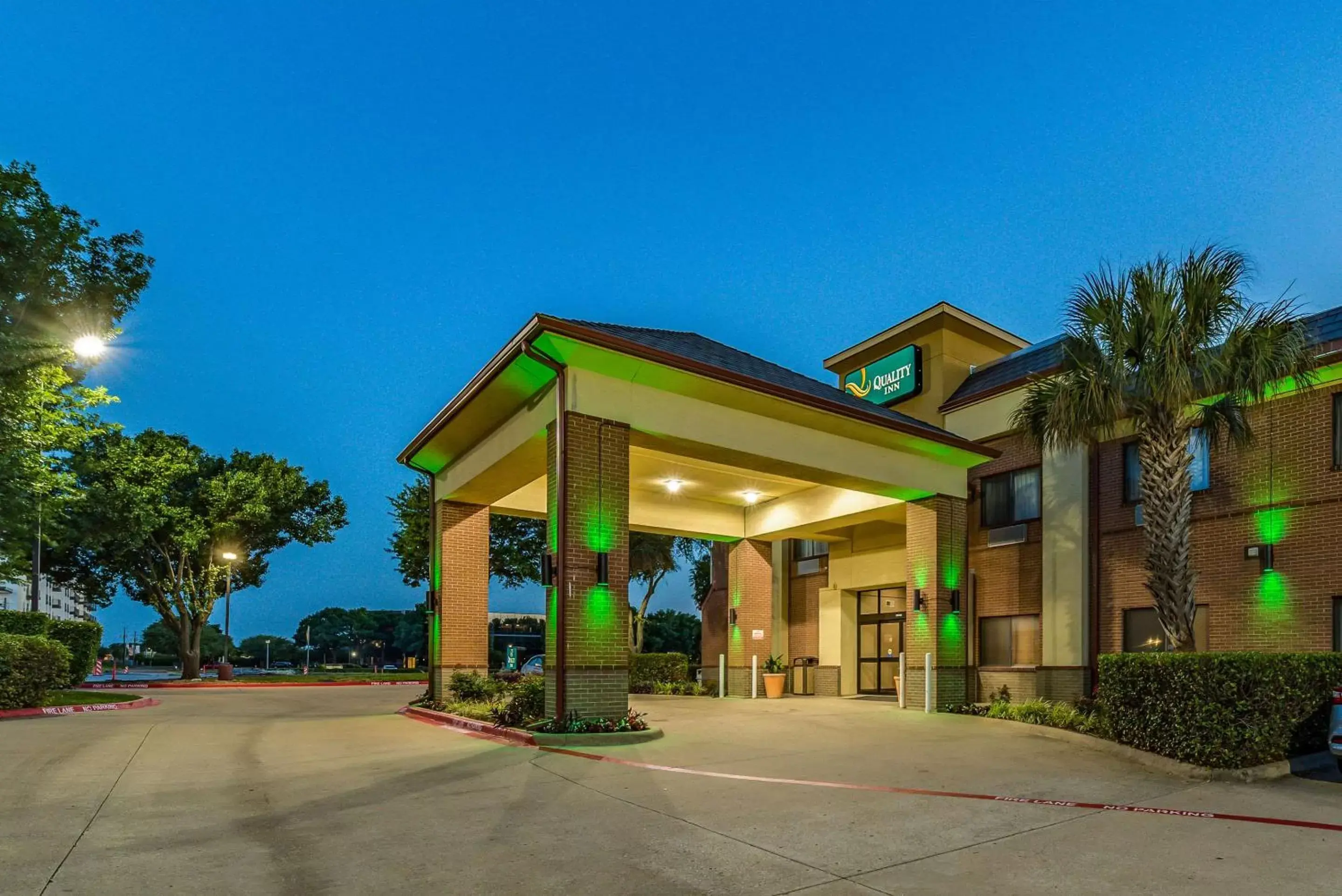 Property building in Quality Inn West Plano - Dallas