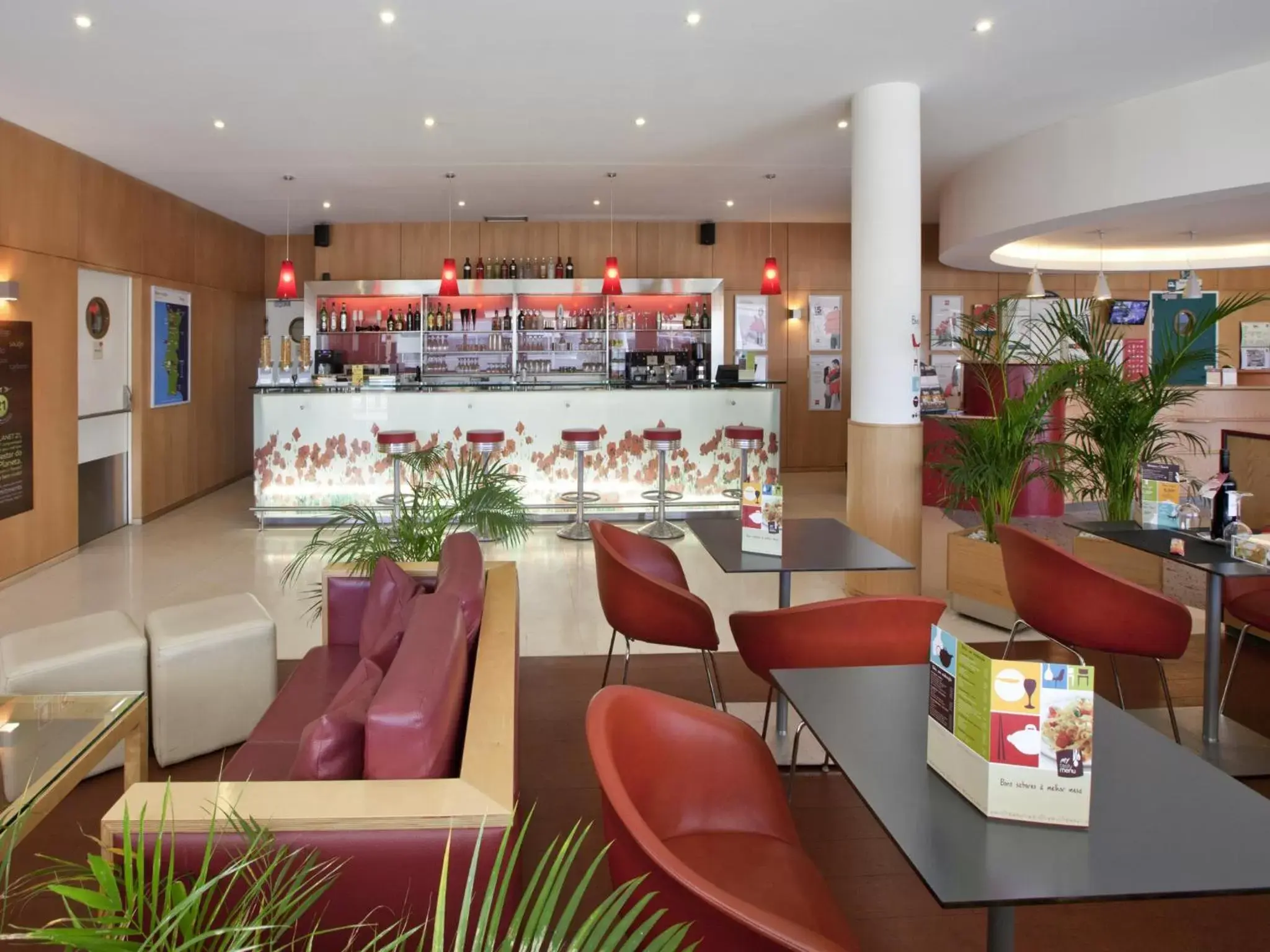 Lounge or bar, Lounge/Bar in Hotel ibis Porto Sao Joao