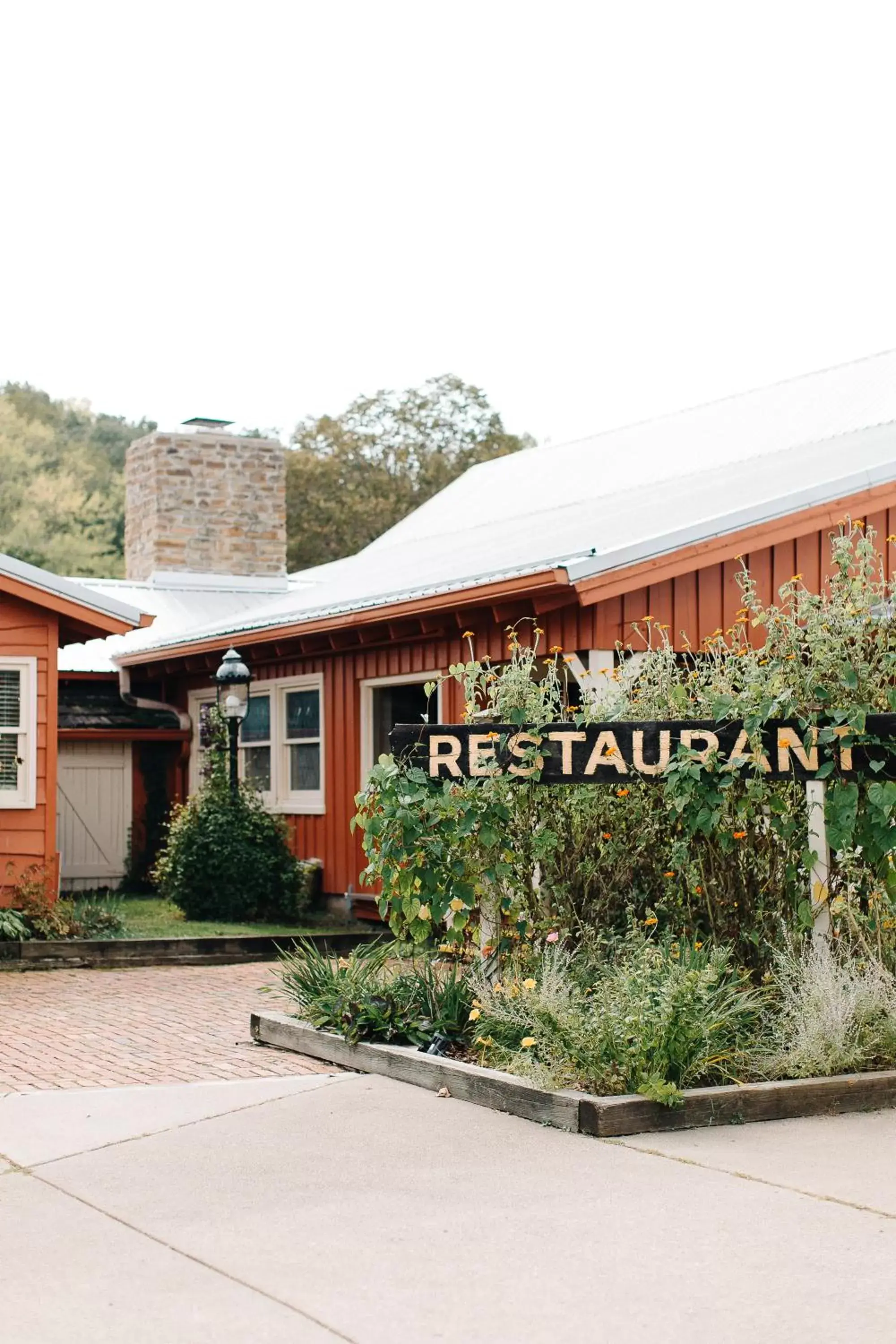 Facade/entrance, Property Building in Brown County Inn