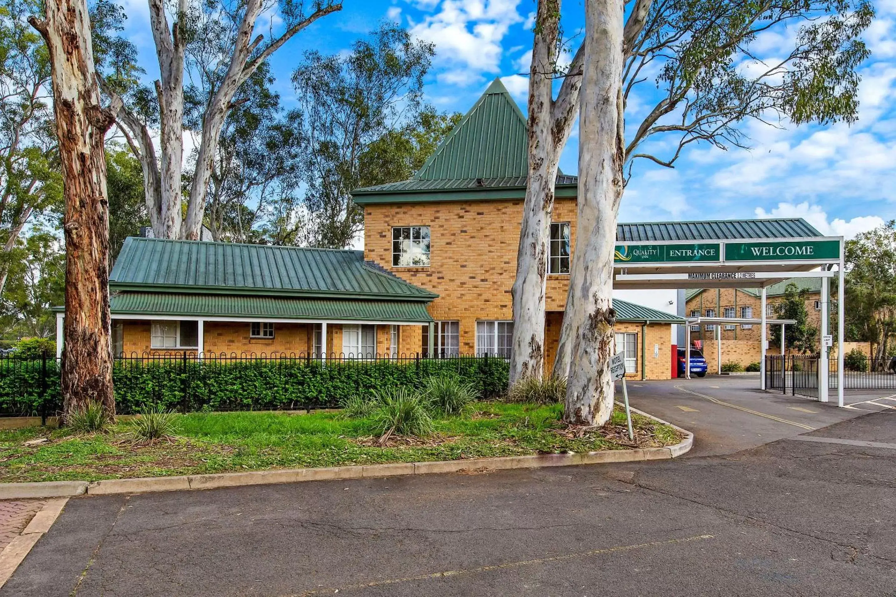 Property building in Quality Inn Penrith Sydney Property building in Quality Inn Penrith Sydney