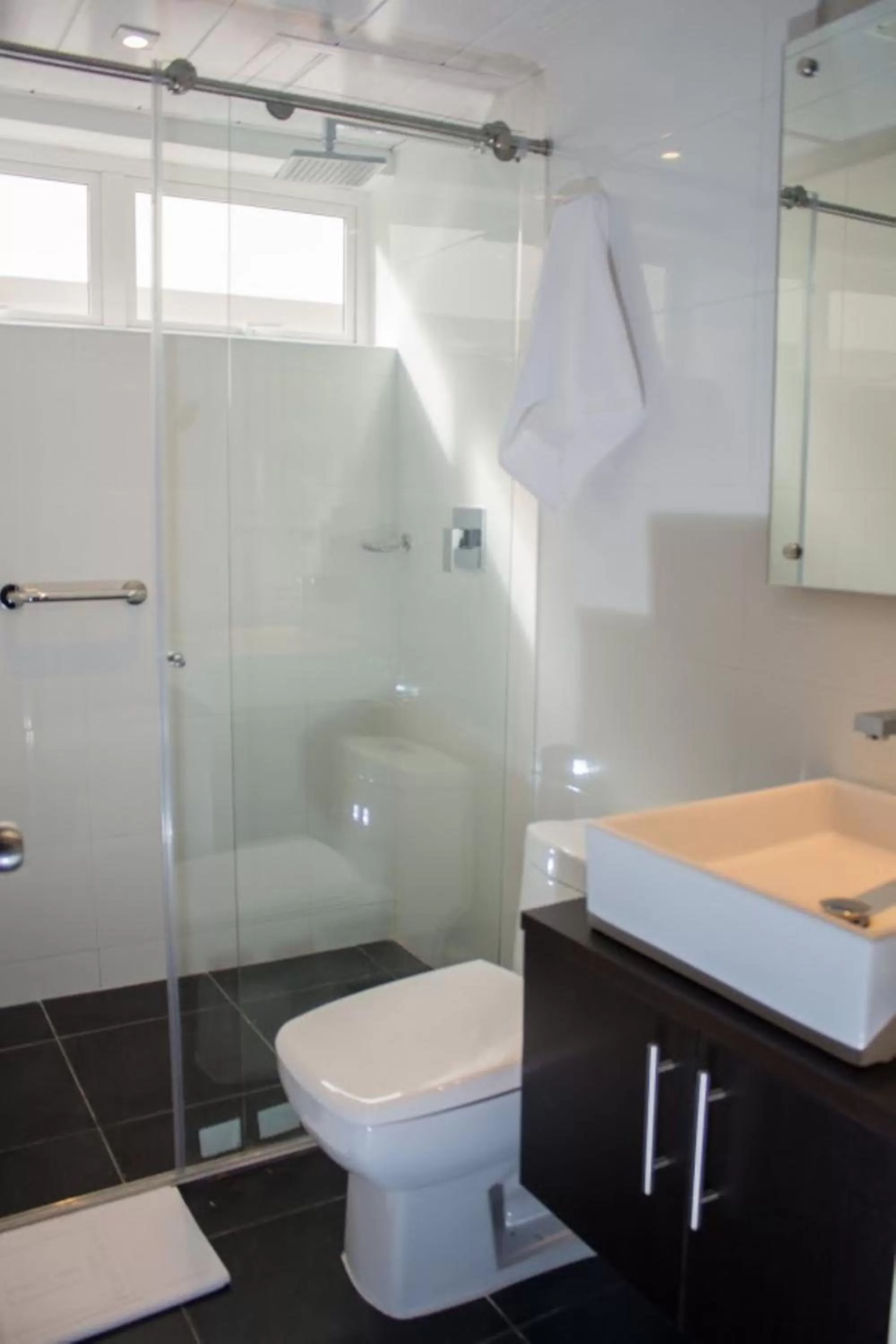 Shower in Hotel Metropolitano