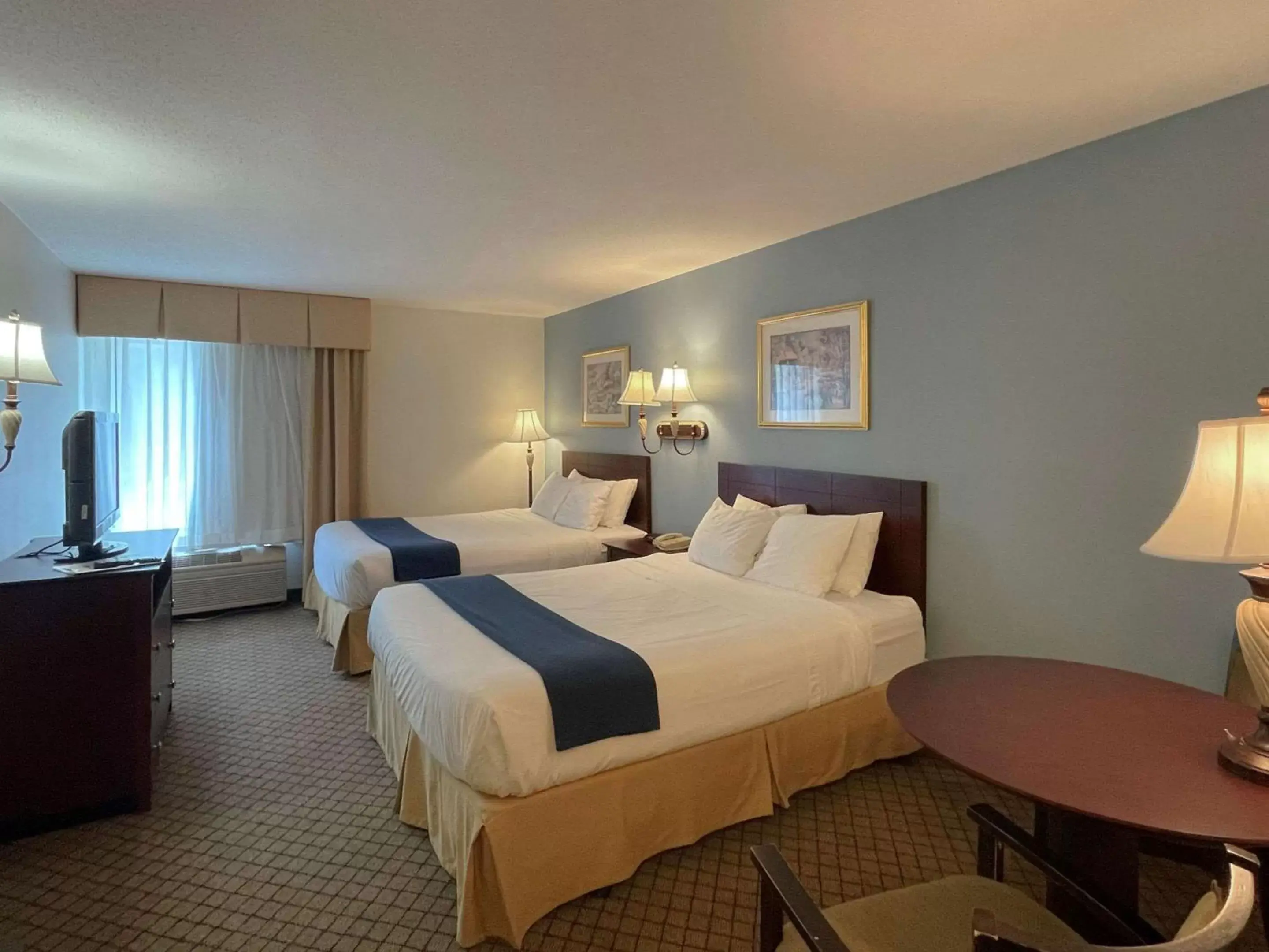 Photo of the whole room, Bed in Quality Inn Photo of the whole room, Bed in Quality Inn