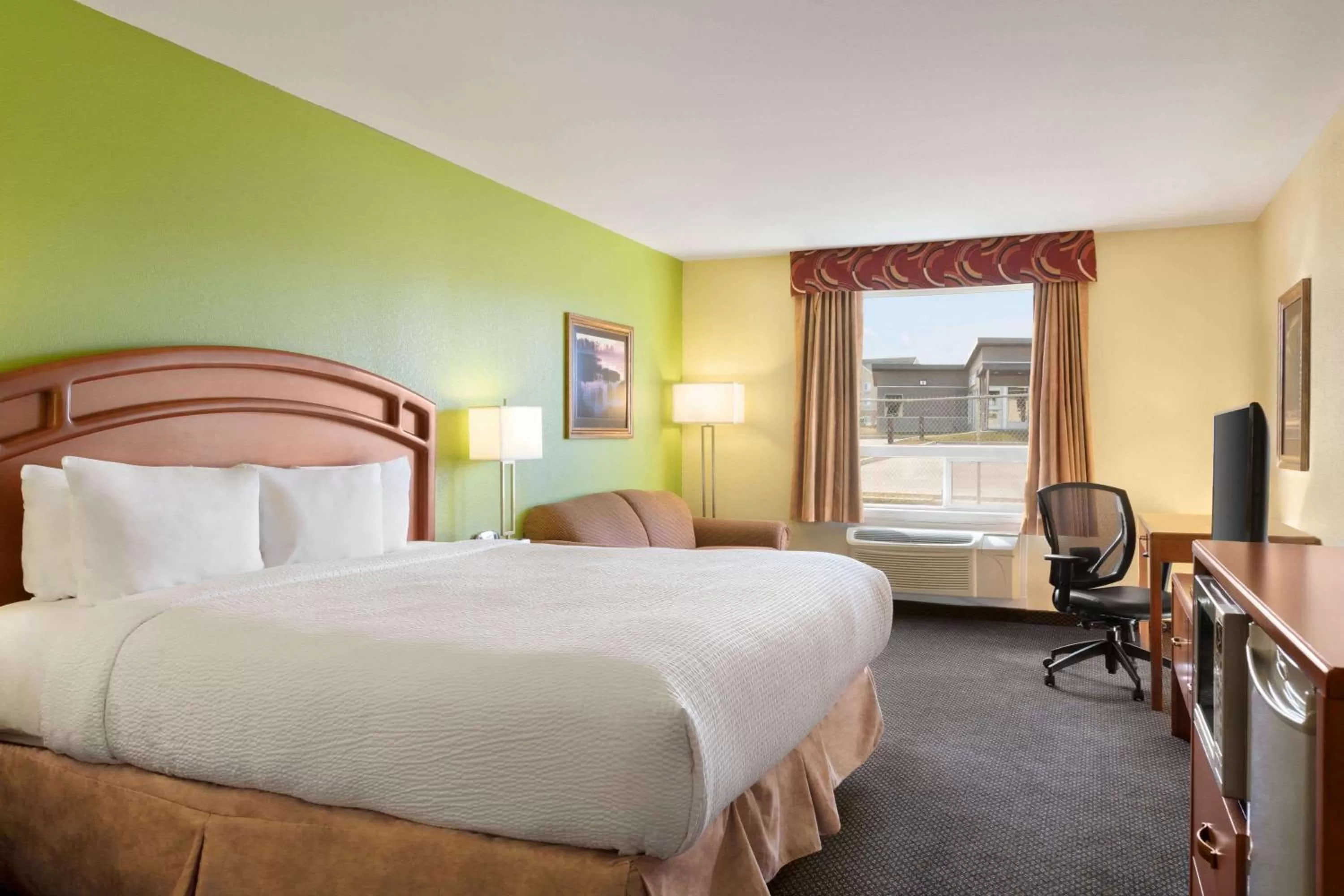King Room - Disability Access/Non-Smoking in Days Inn & Suites by Wyndham Thompson