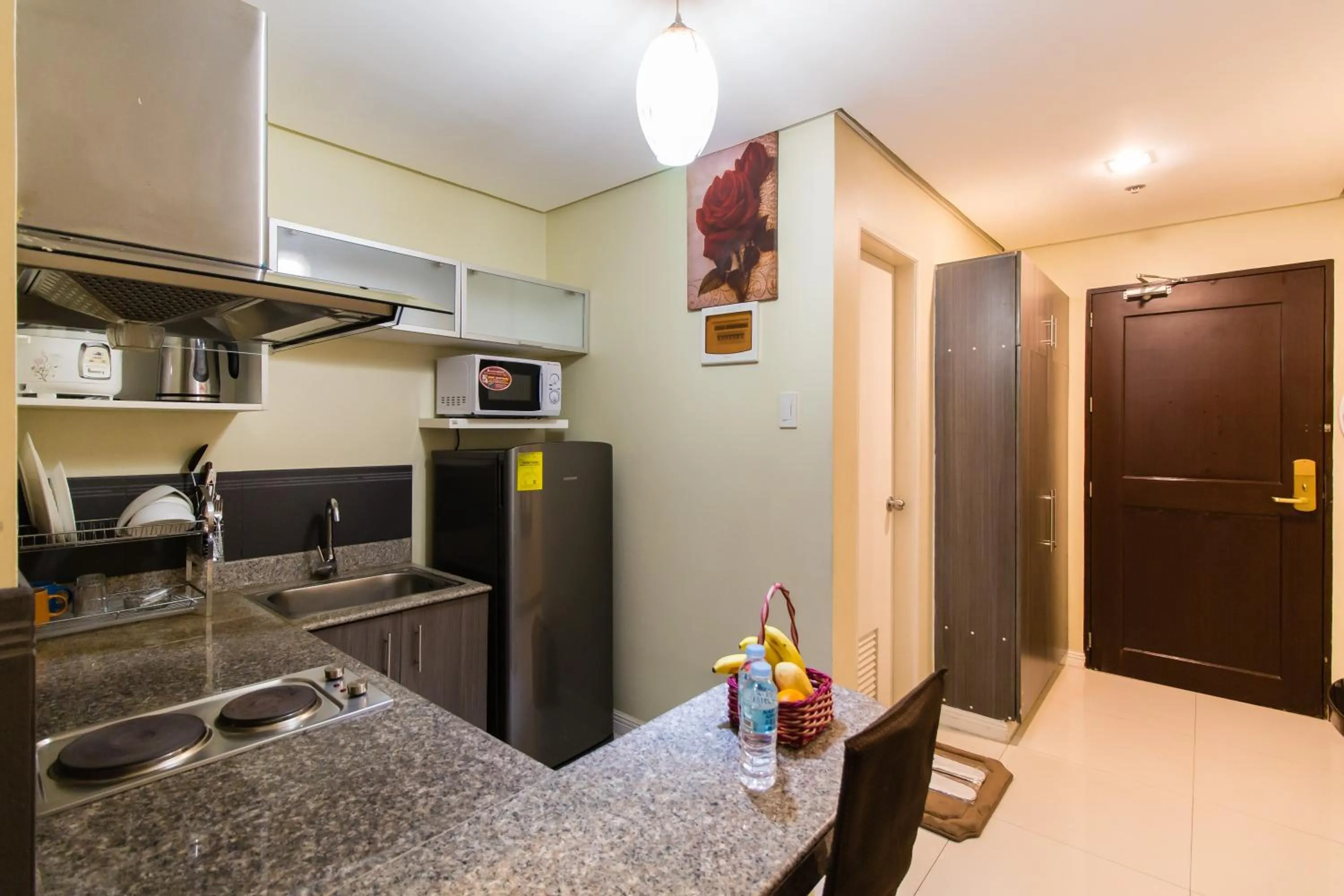 Kitchen or kitchenette, Kitchen/Kitchenette in Jmm Apartment Suites