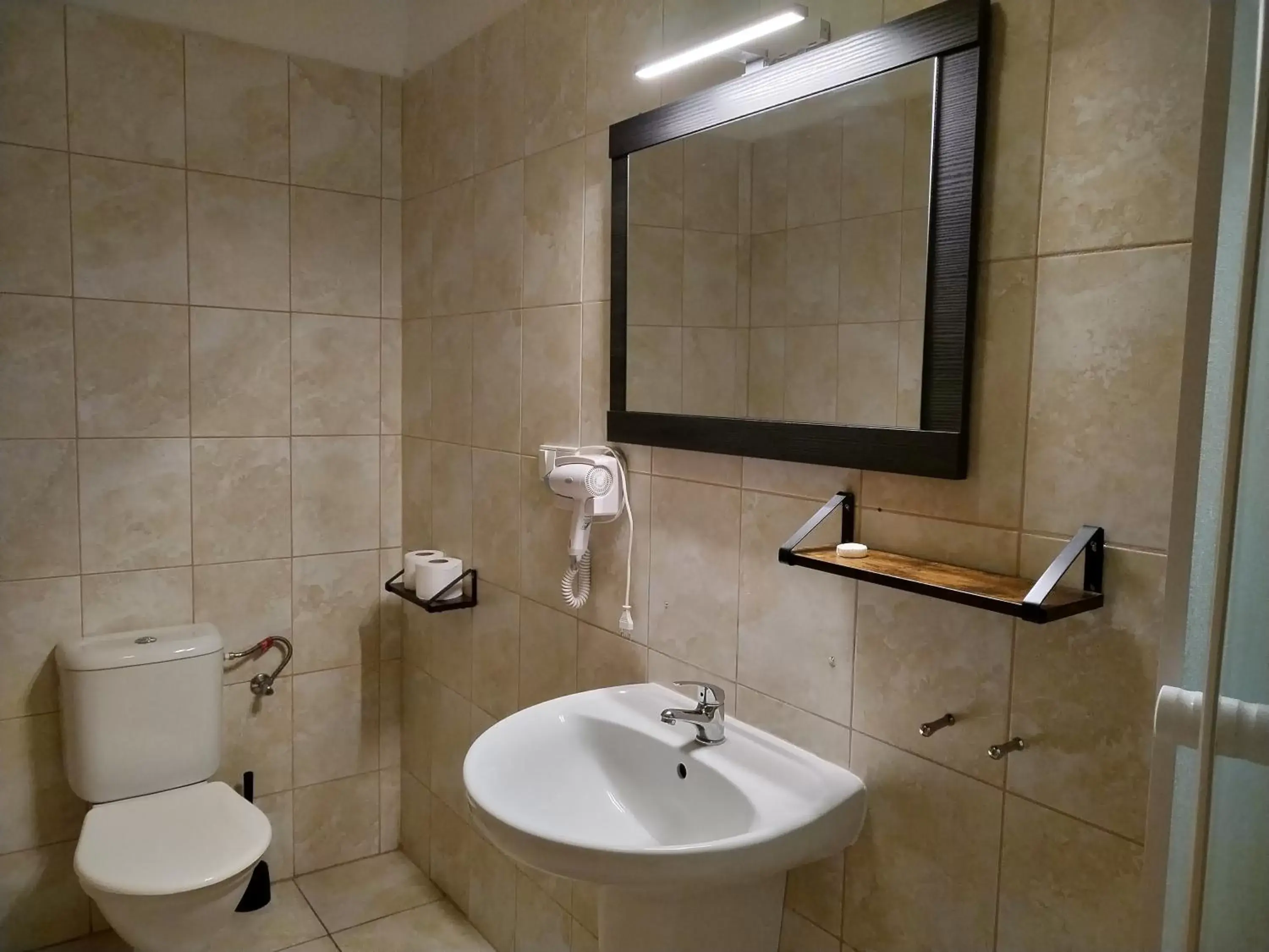 Shower, Bathroom in Hotel Arko
