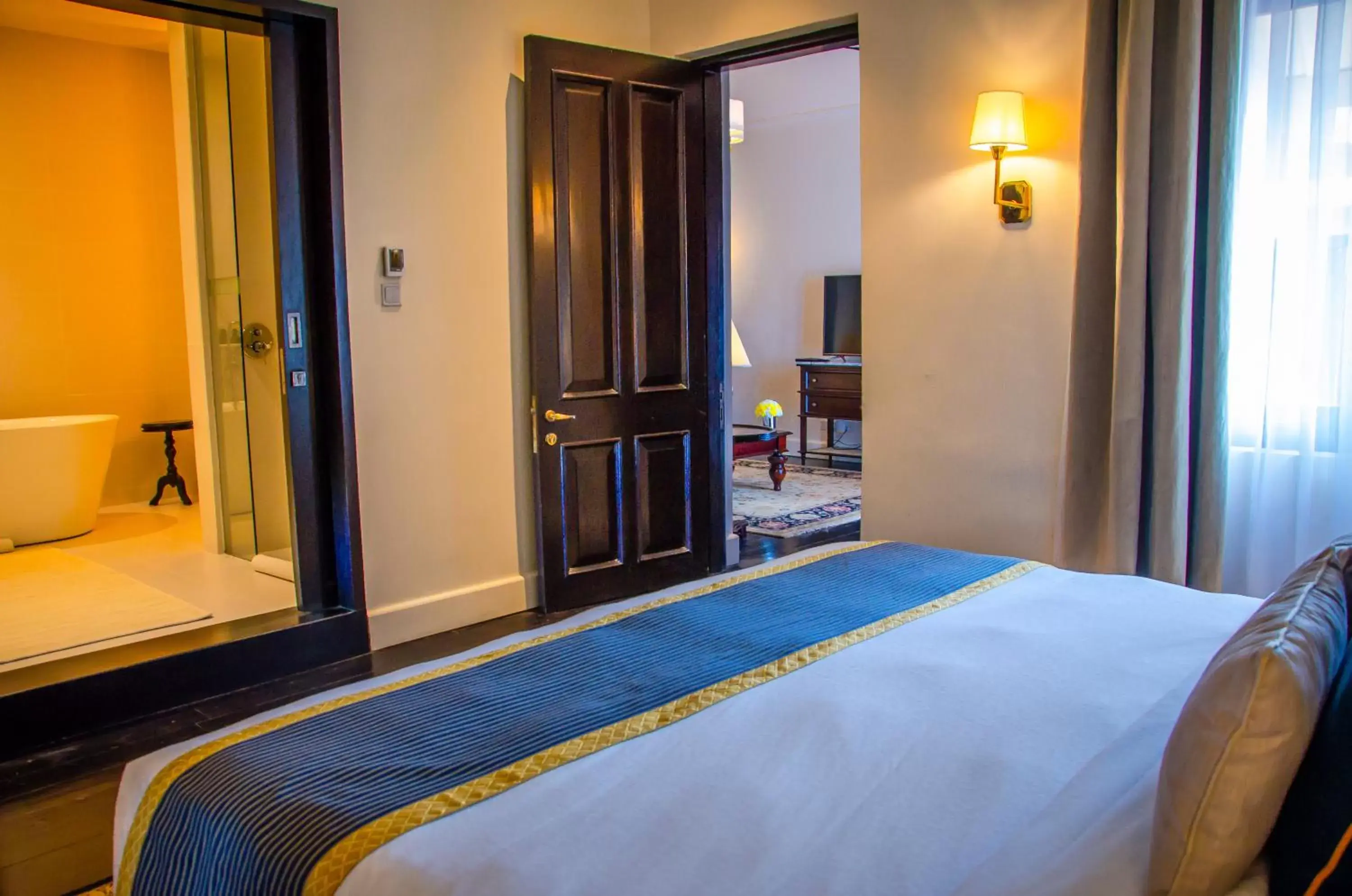 Bed in Galle Face Hotel