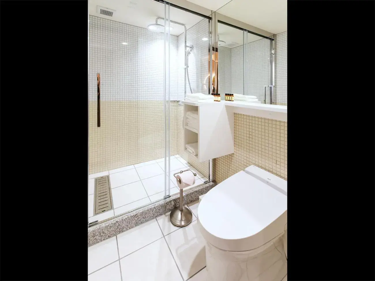 Shower, Bathroom in Hotel Okinawa With Sanrio Characters
