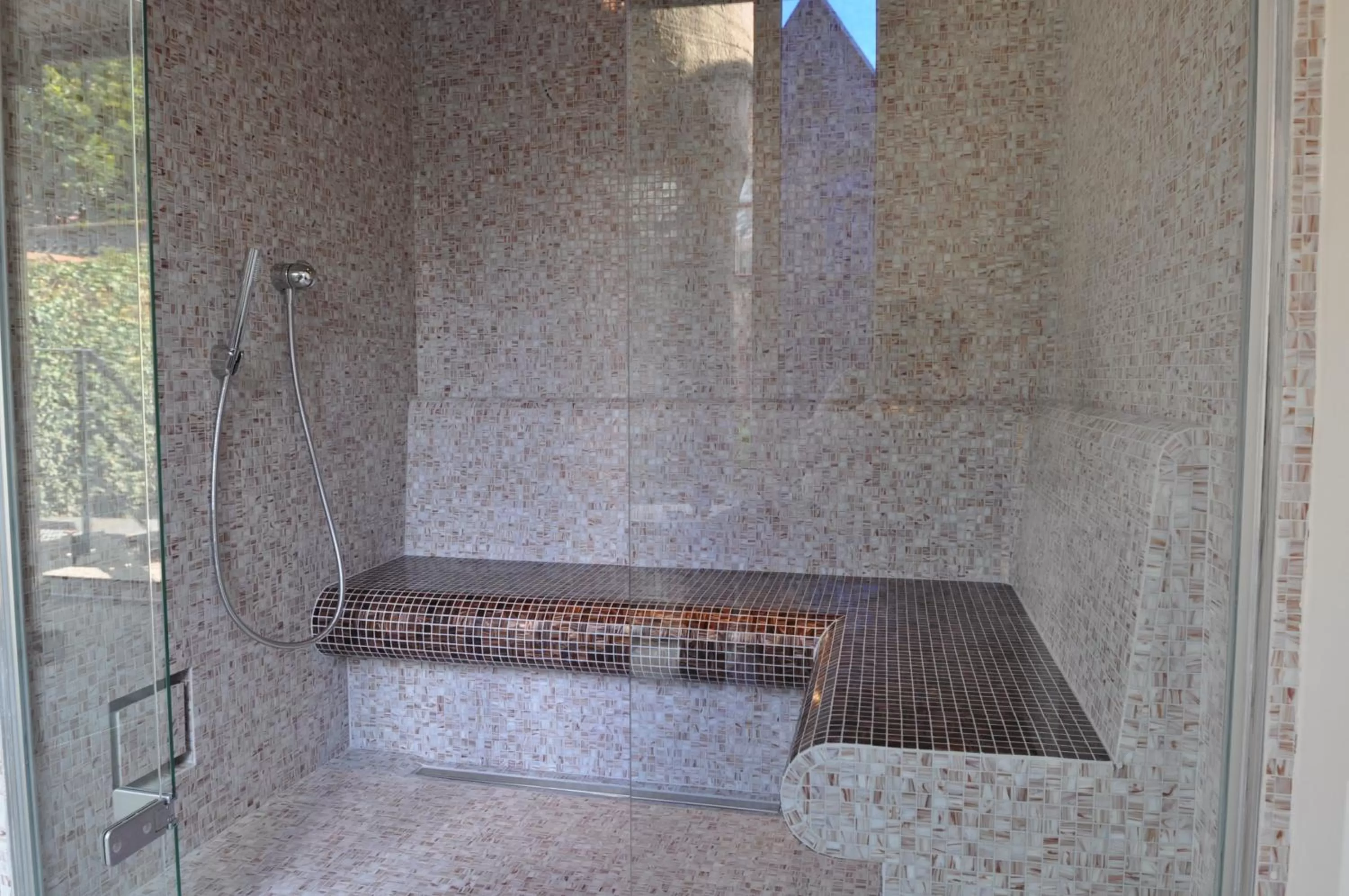 Steam room in Hotel Jan Brito