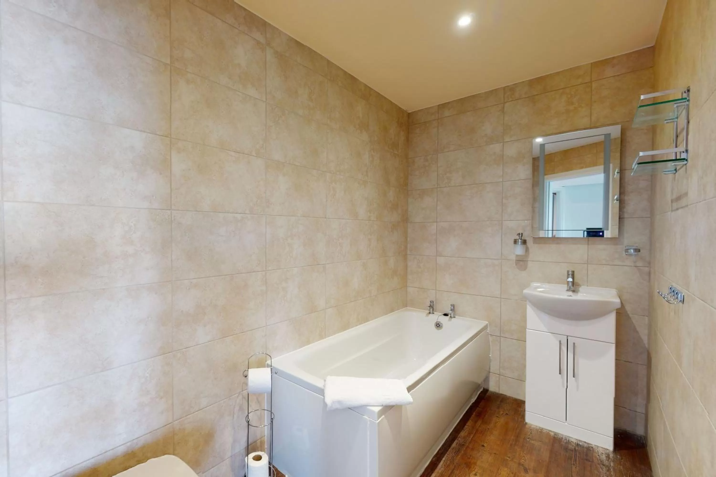 Bathroom in Crabbers' Wharf