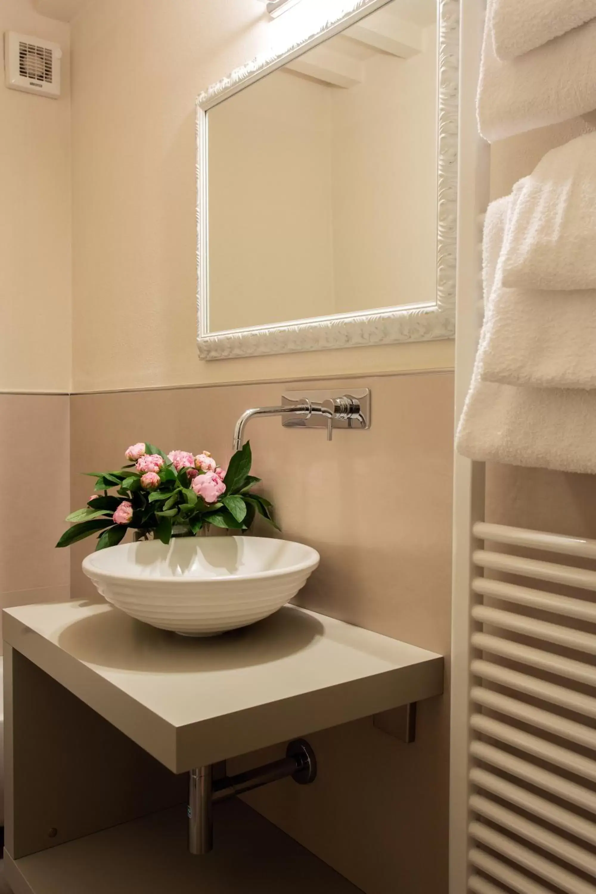 Bathroom in TORRE GIARDINO SEGRETO B&B- Borgo Capitano Collection - Albergo diffuso