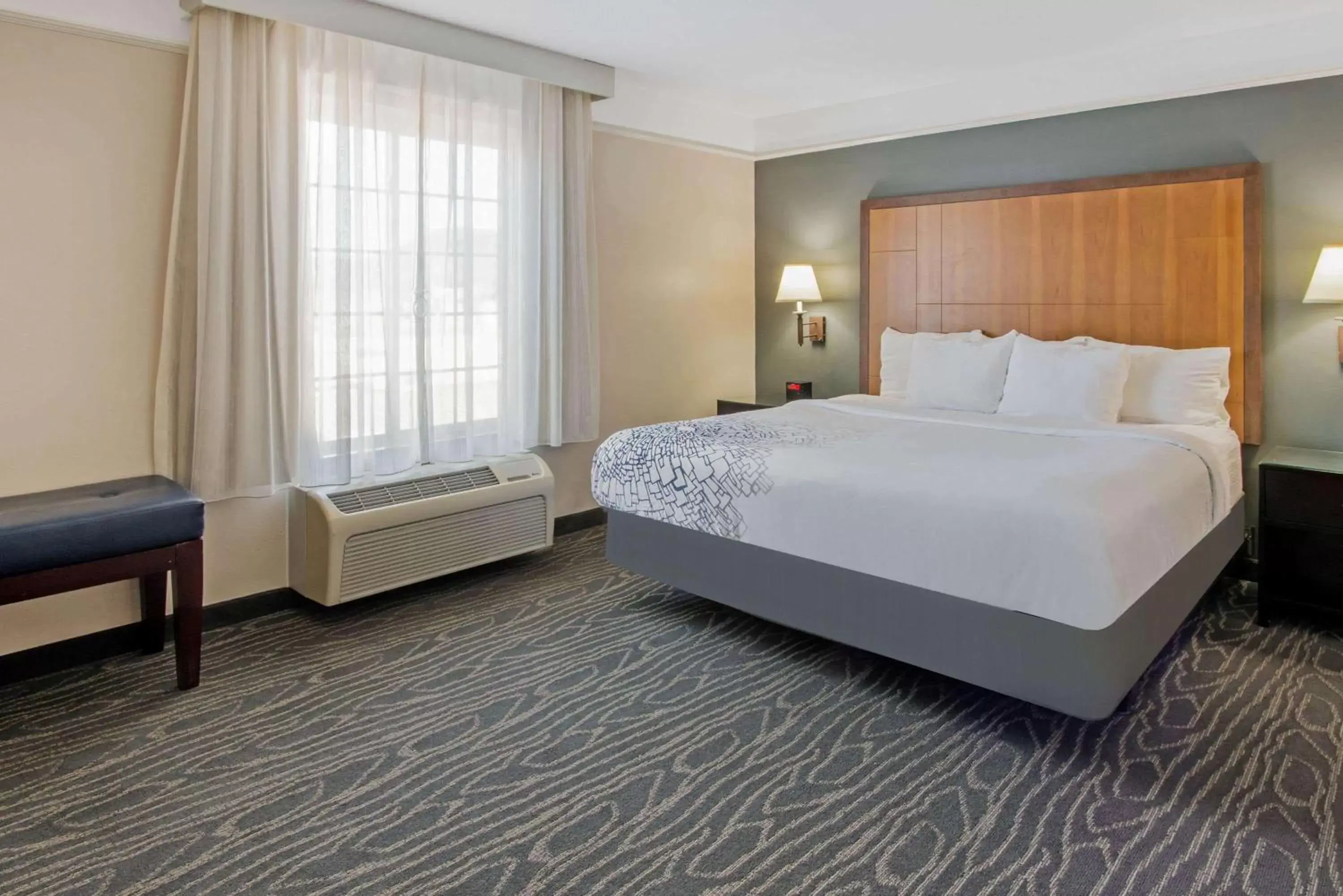 Photo of the whole room, Bed in La Quinta by Wyndham Ruidoso Downs