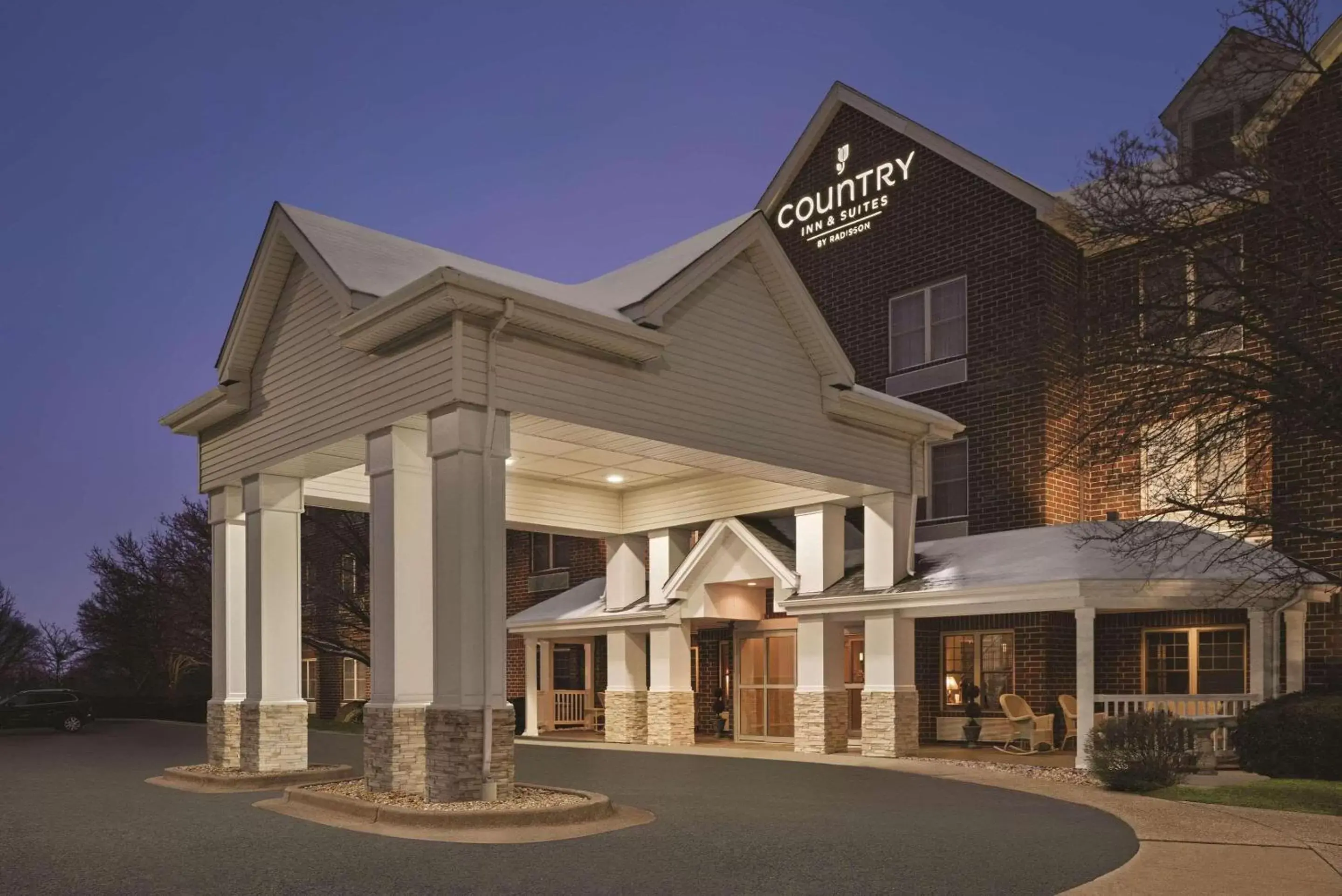 Property Building in Country Inn & Suites by Radisson, Schaumburg, IL