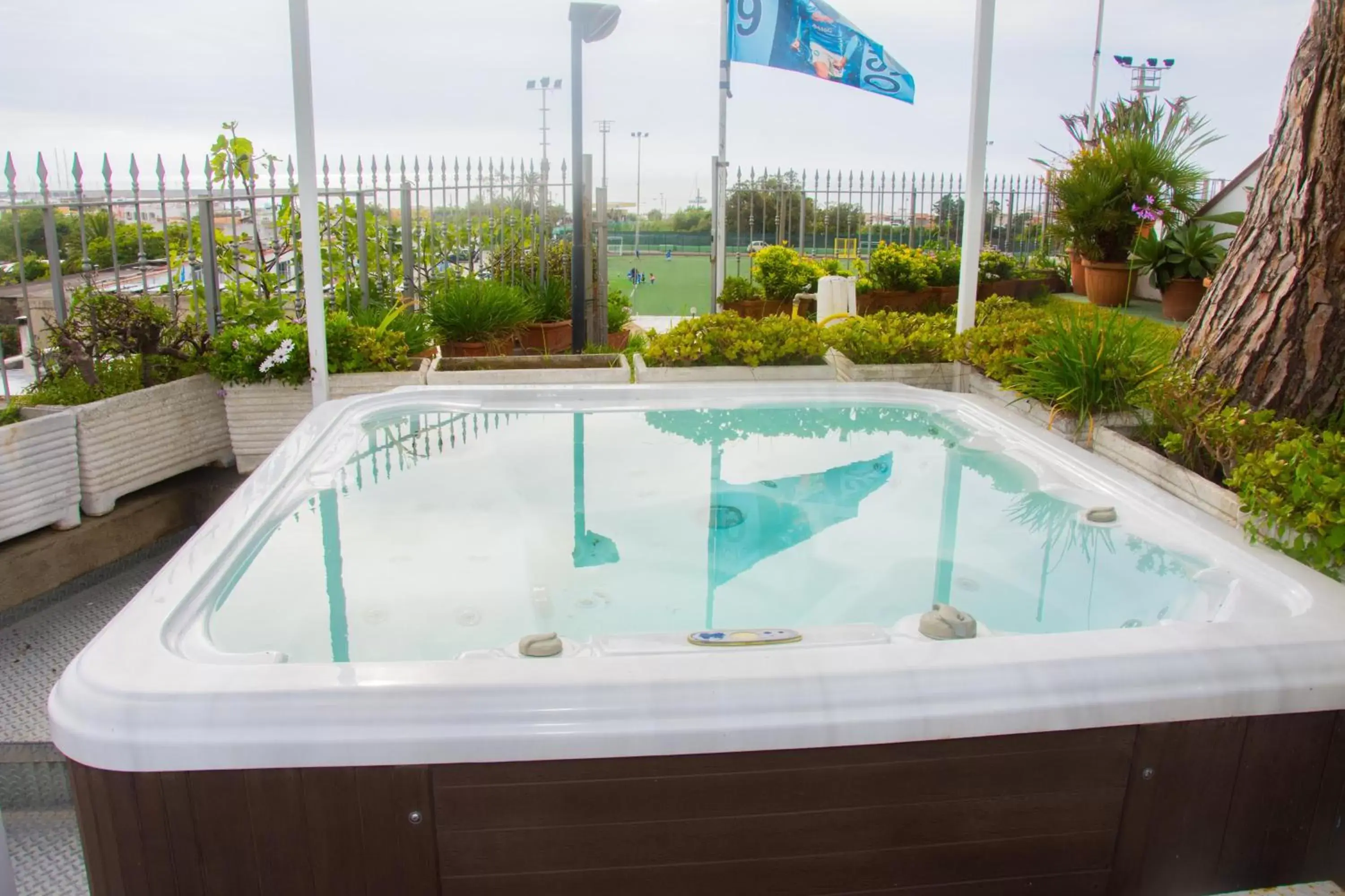 Hot Tub, Swimming Pool in Hotel Villa Mena