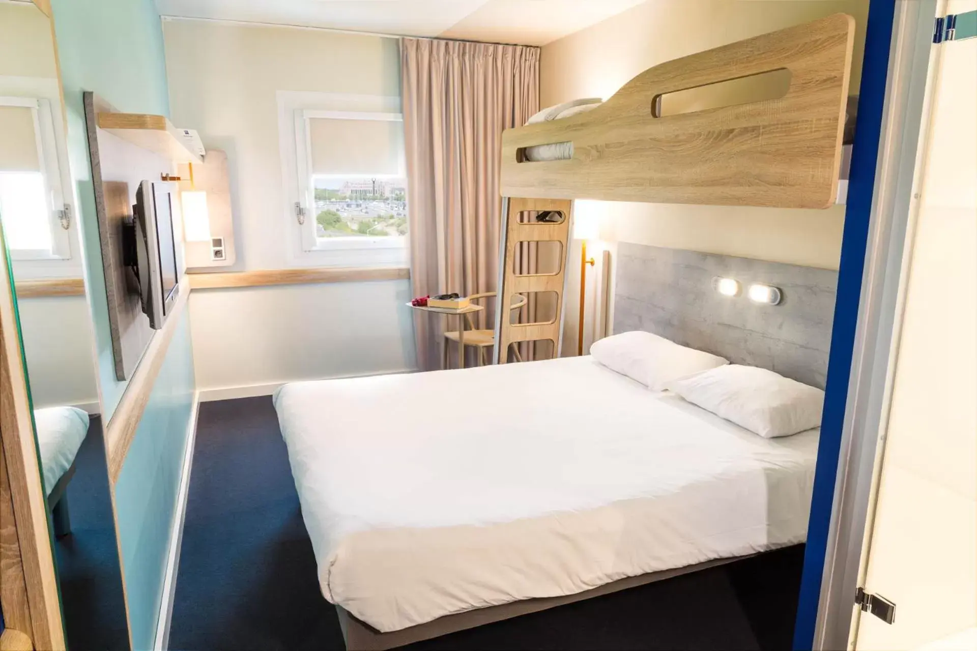 bunk bed in ibis Budget Luxembourg Aeroport