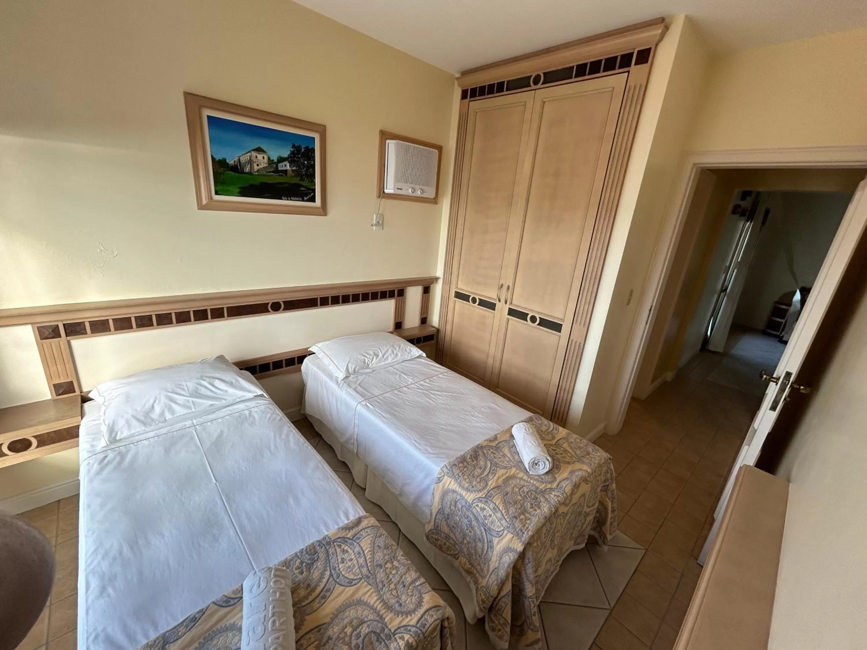 Bed in Golfinhos Apart Hotel