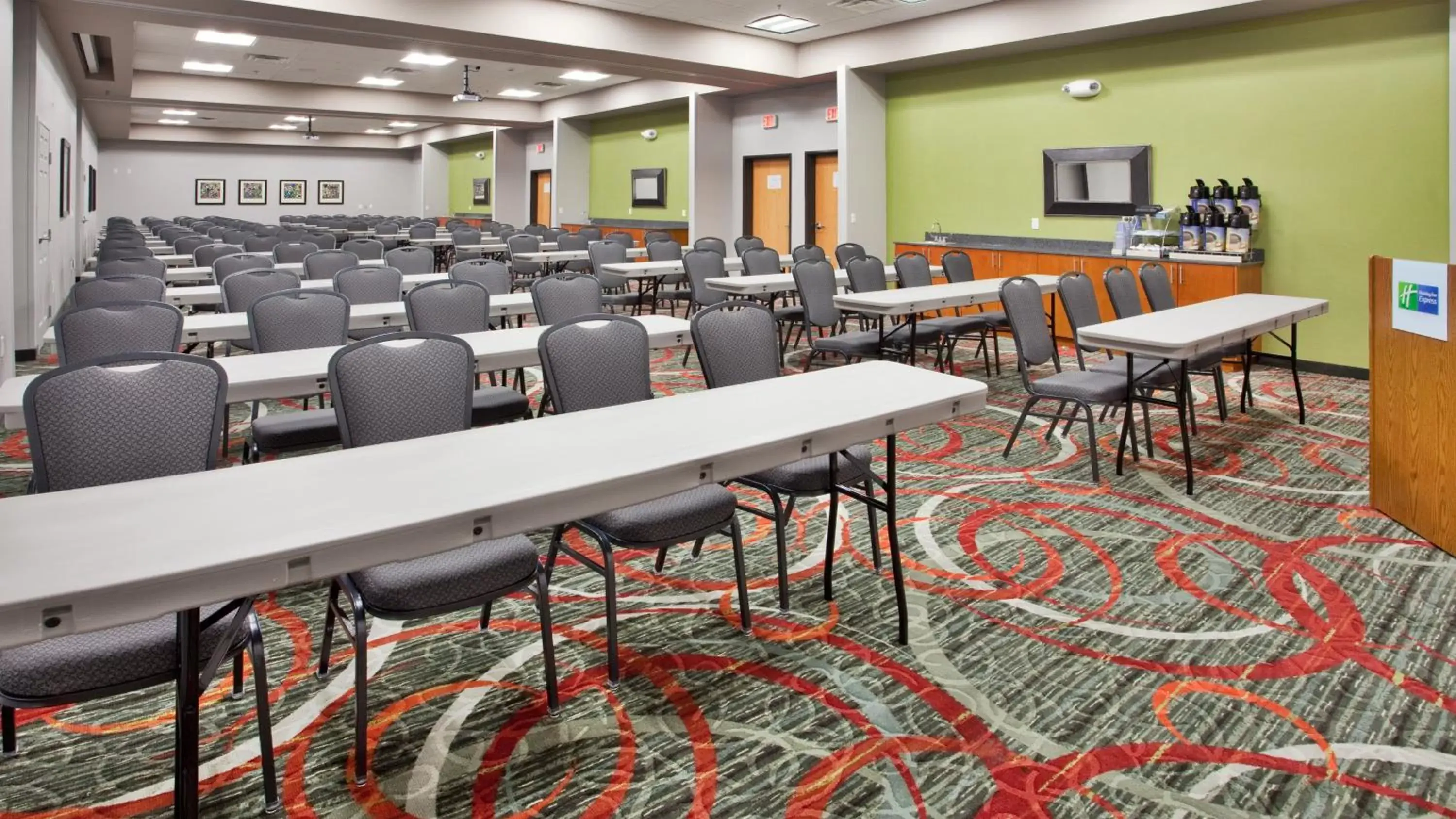 Meeting/conference room, Restaurant/Places to Eat in Holiday Inn Express Fremont, an IHG Hotel
