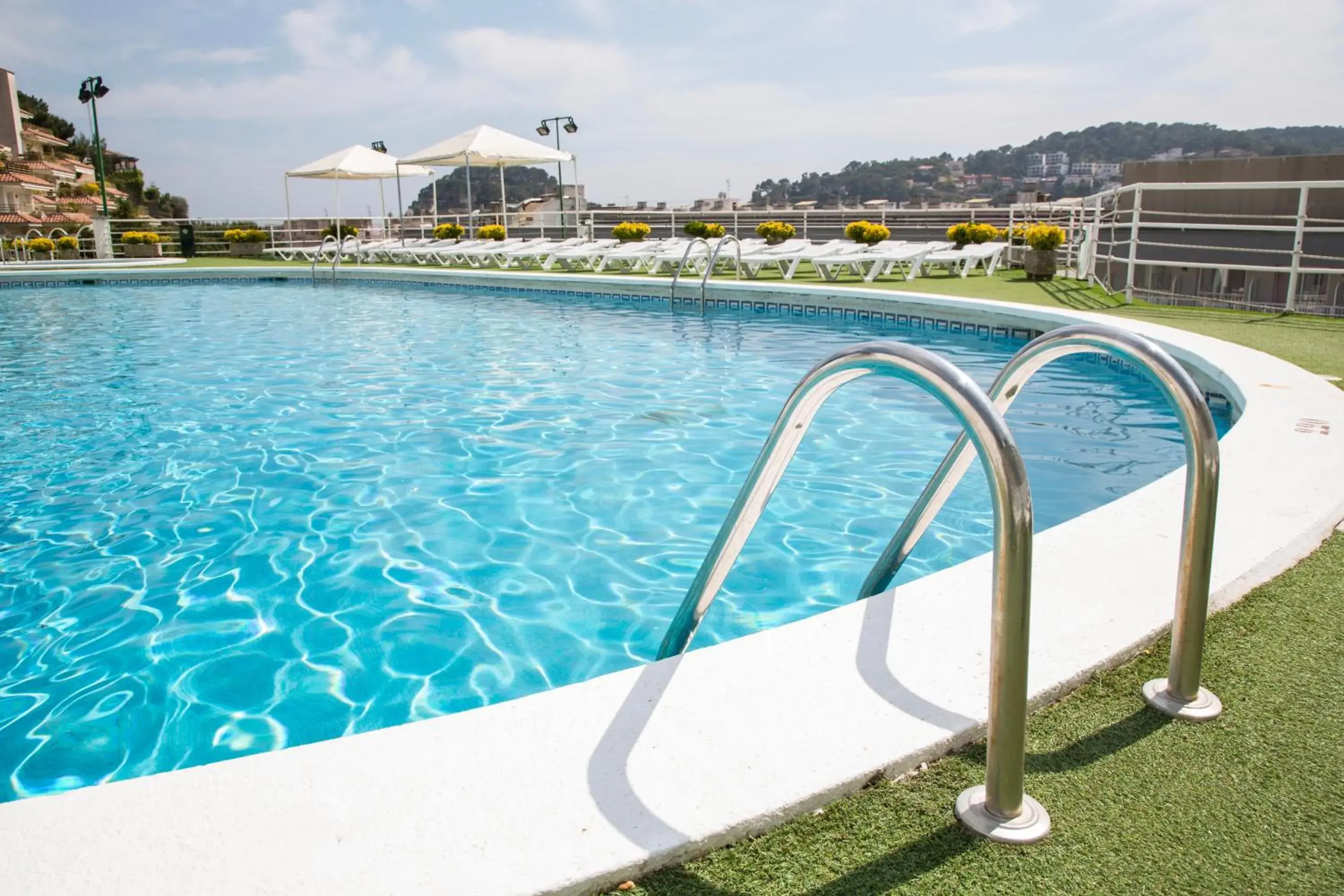 Swimming Pool in Hotel Don Juan Tossa
