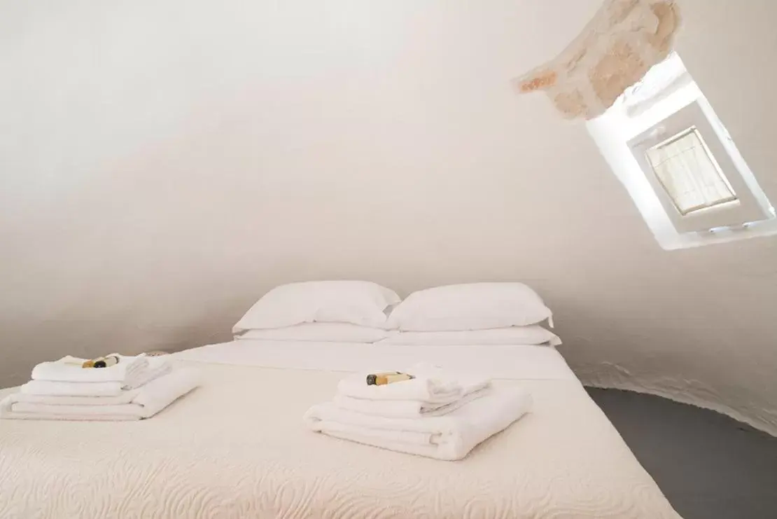 Bed in Trullidea Bed in Trullidea