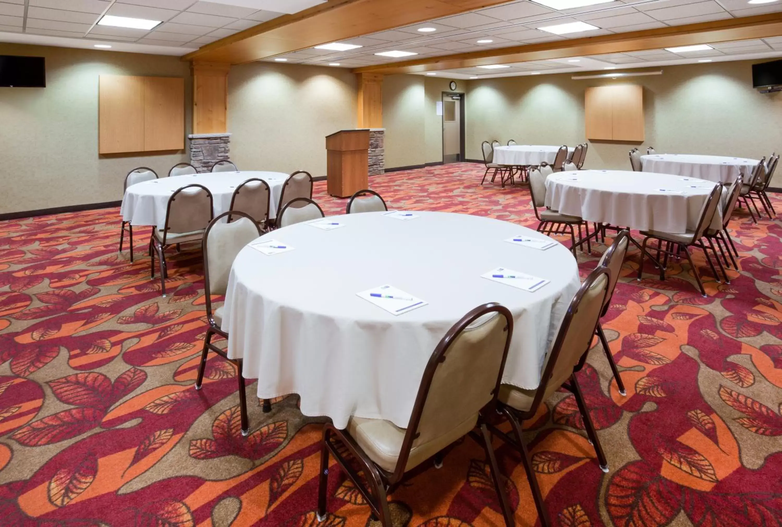 Meeting/conference room in Holiday Inn Express Hotel & Suites Brainerd-Baxter, an IHG Hotel