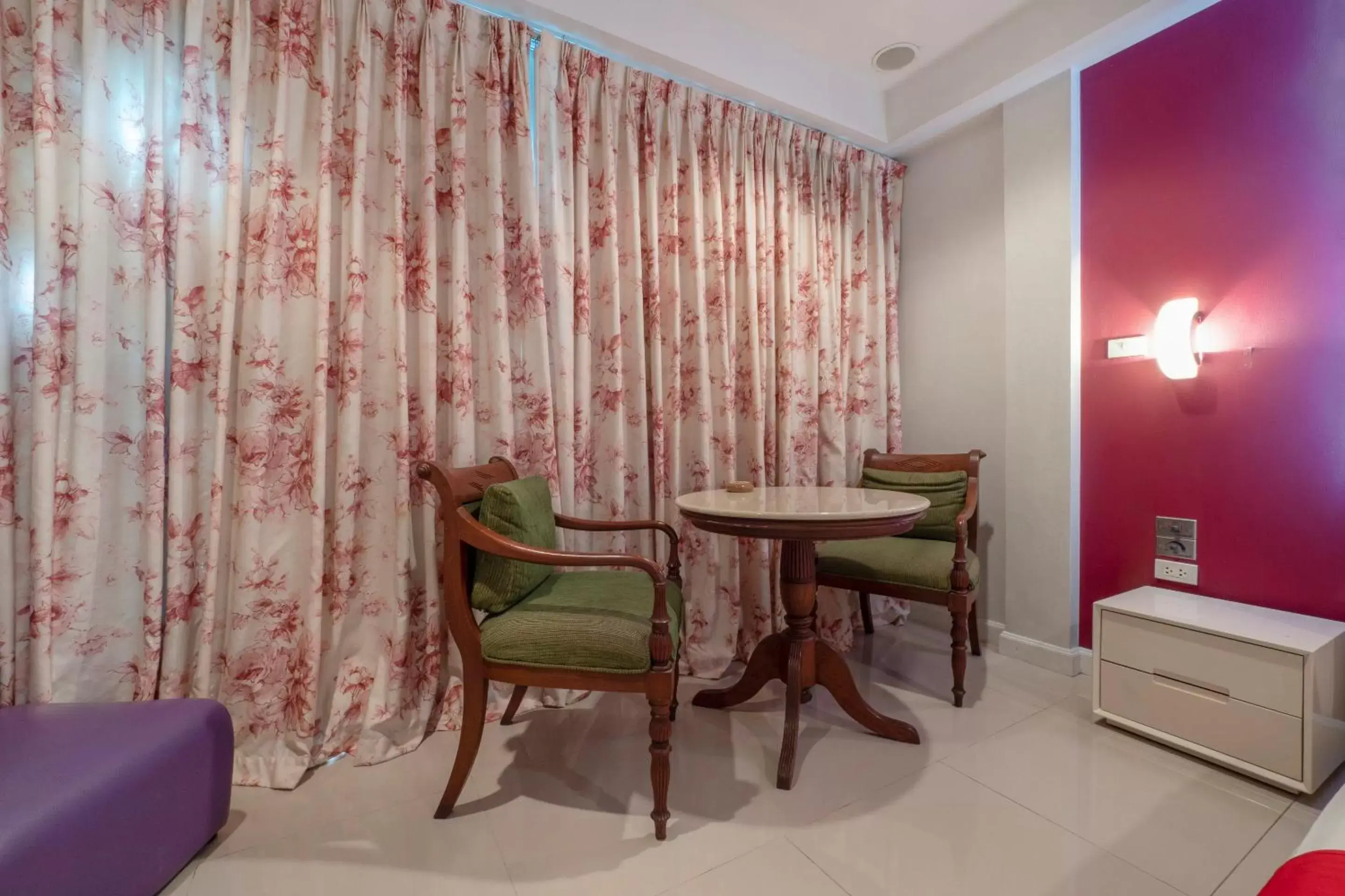 Bedroom, Dining Area in Access Inn Pattaya