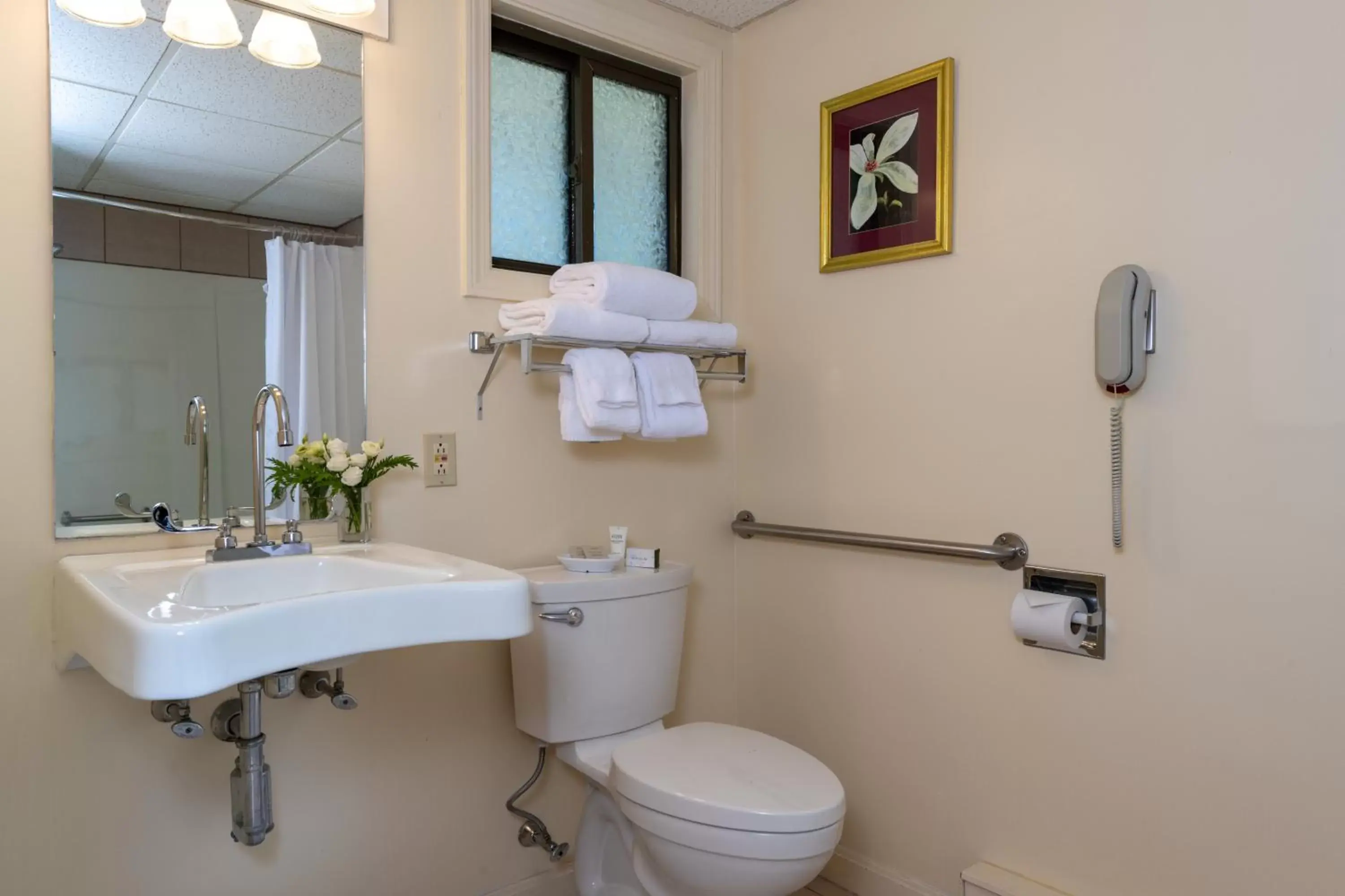 Bathroom in Atlantic Oceanside Hotel & Conference Center