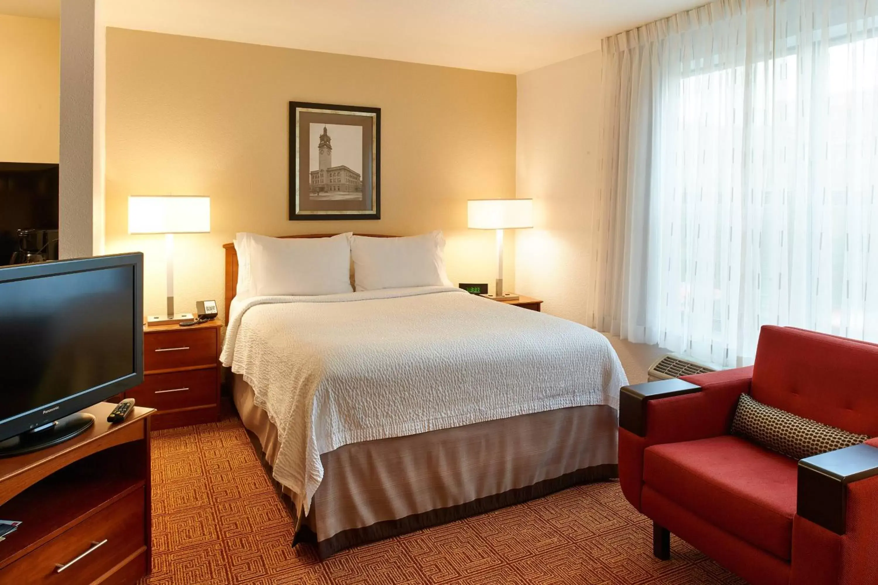 Photo of the whole room, Bed in TownePlace Suites by Marriott Minneapolis Downtown/North Loop