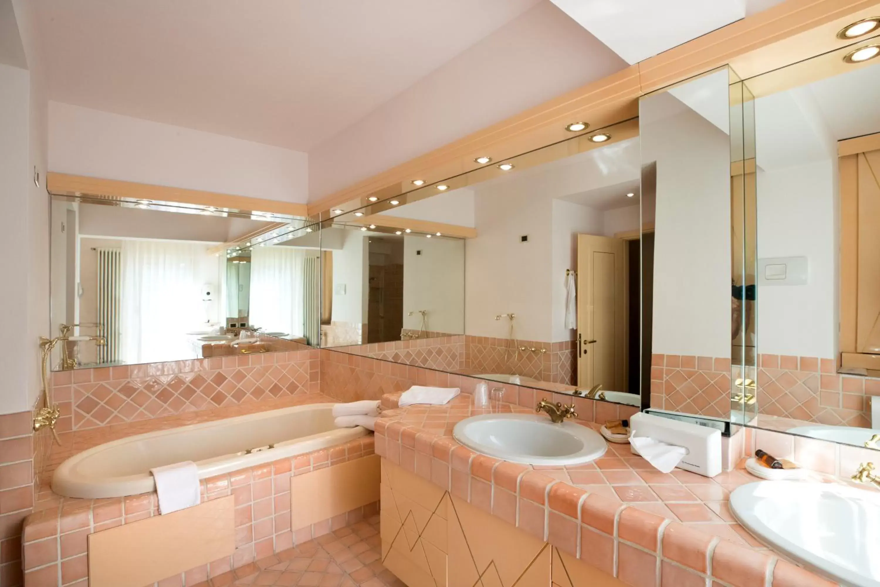 Shower, Bathroom in Hotel Brescia