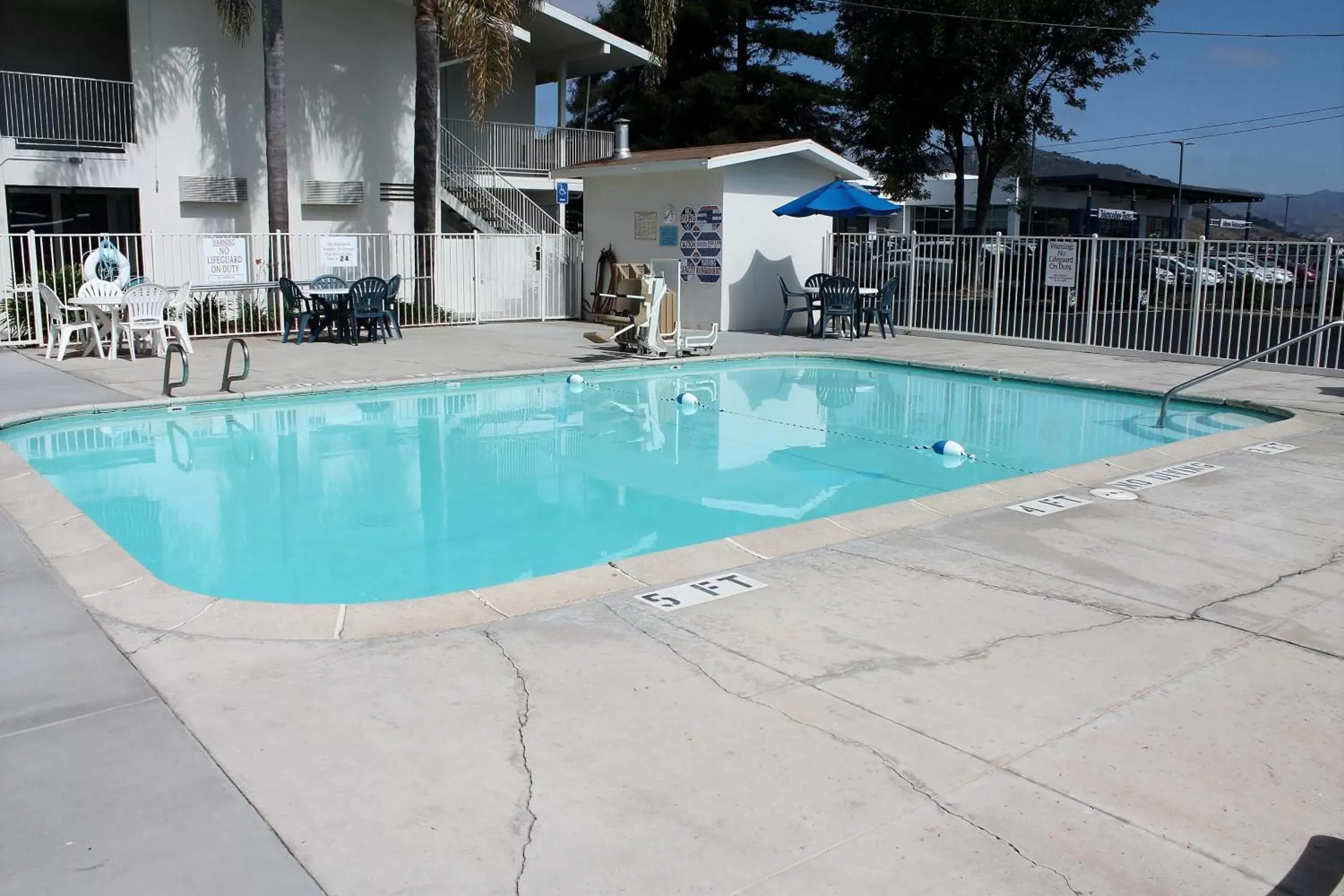 Swimming Pool in Motel 6-San Luis Obispo, CA - North