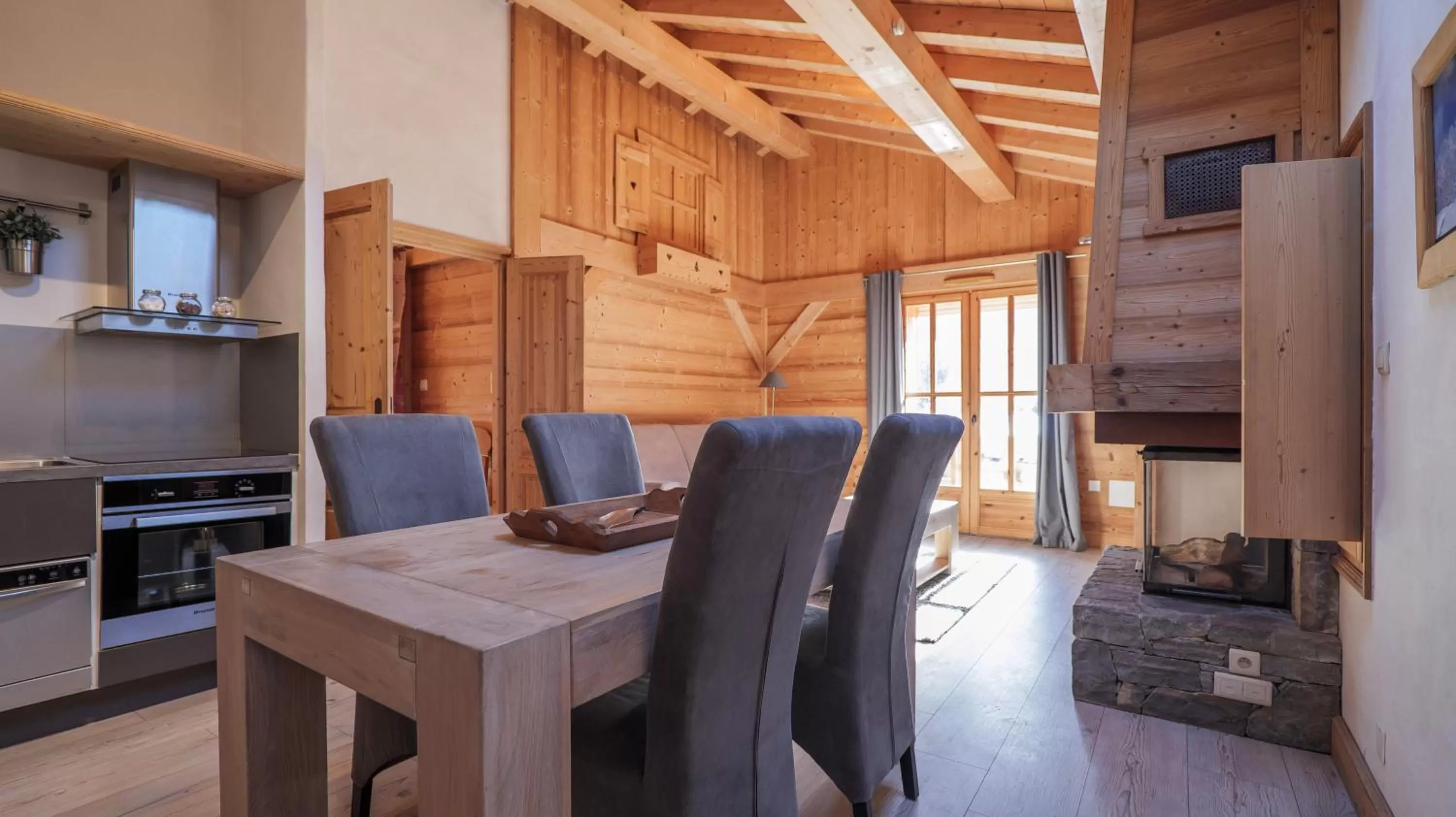Communal lounge/ TV room in Hôtel Le Labrador