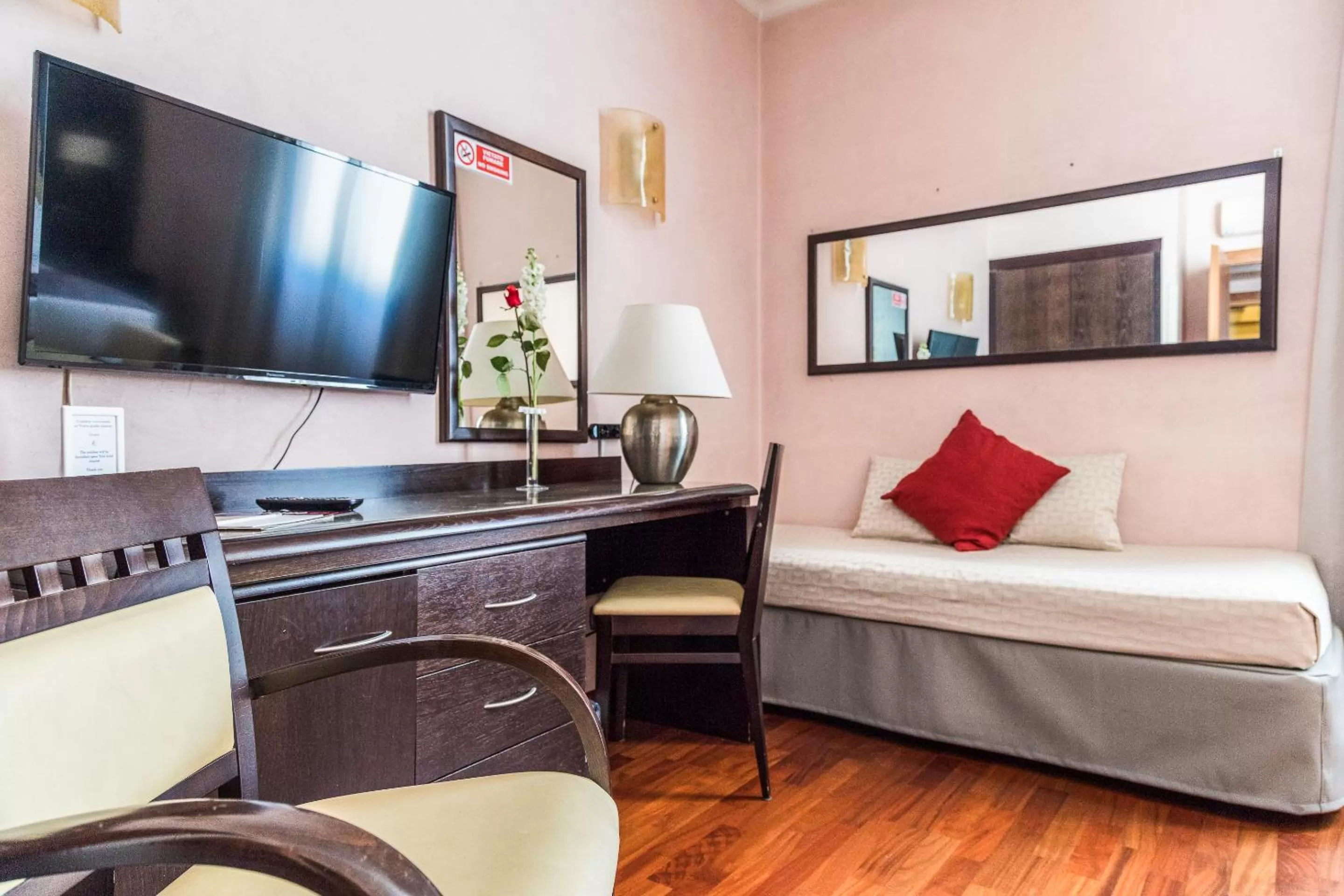 Photo of the whole room, Bed in Vibe Nazionale