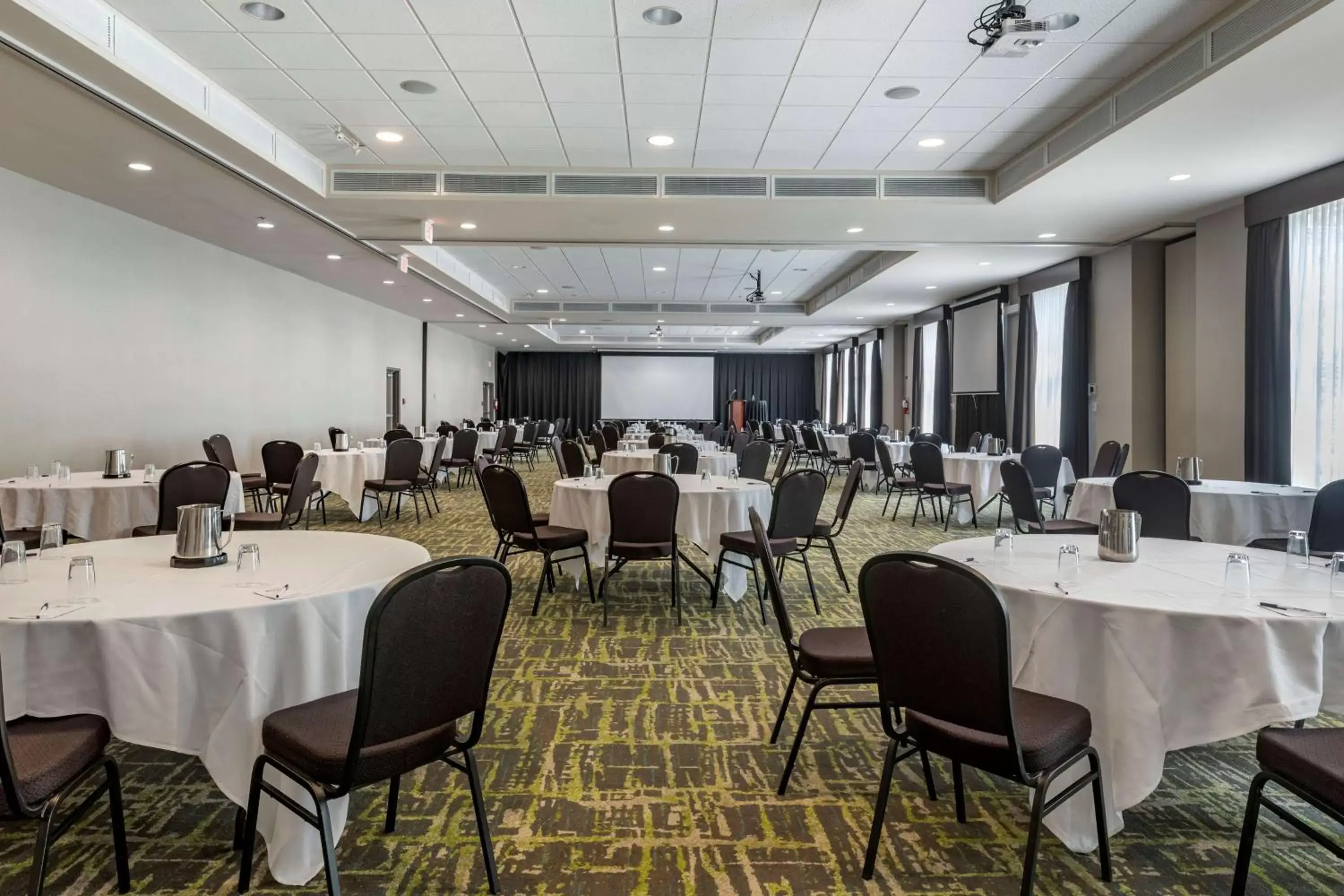 Meeting/conference room, Restaurant/Places to Eat in Best Western Dartmouth Hotel & Suites