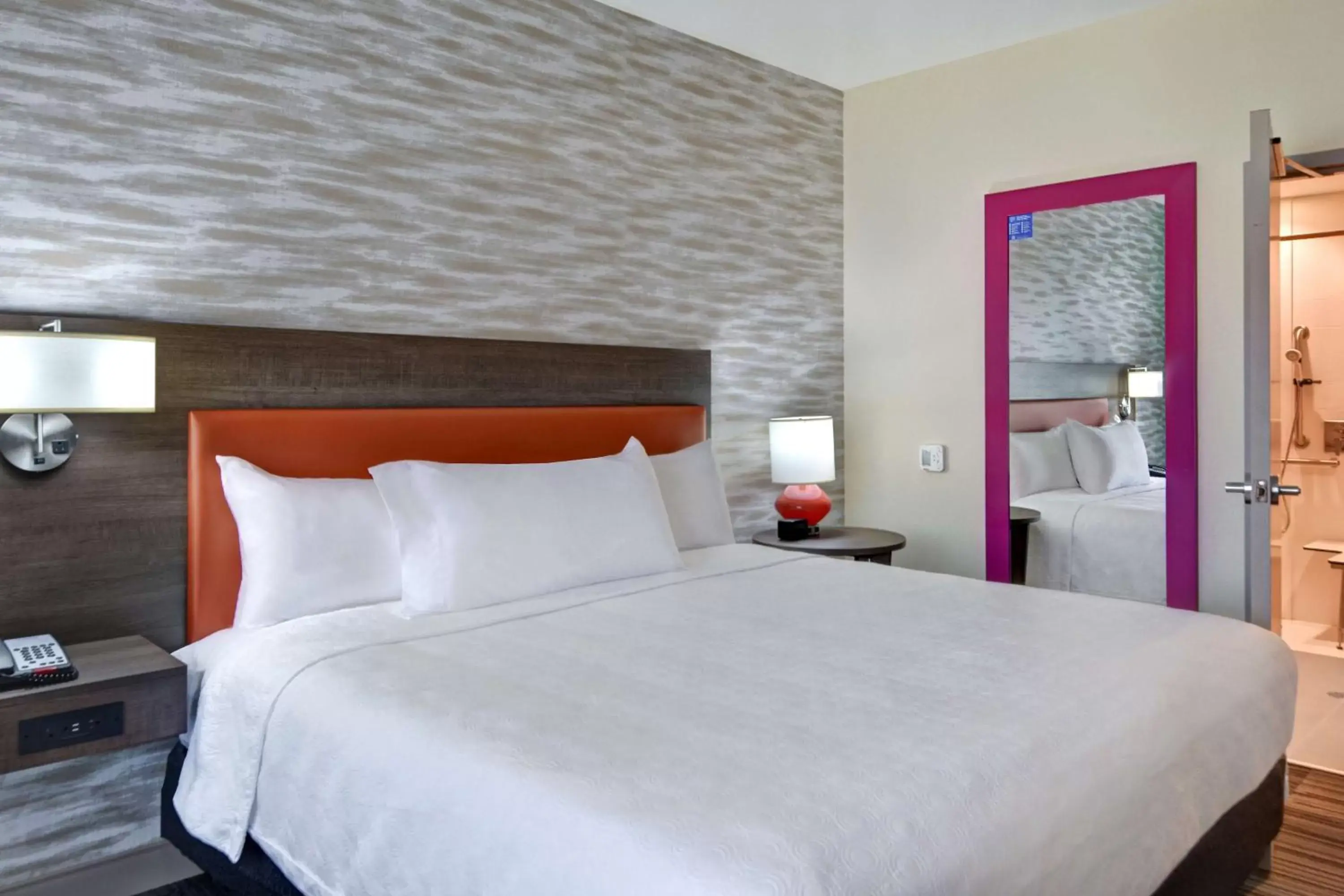Bed in Home2 Suites By Hilton Savannah Midtown, Ga