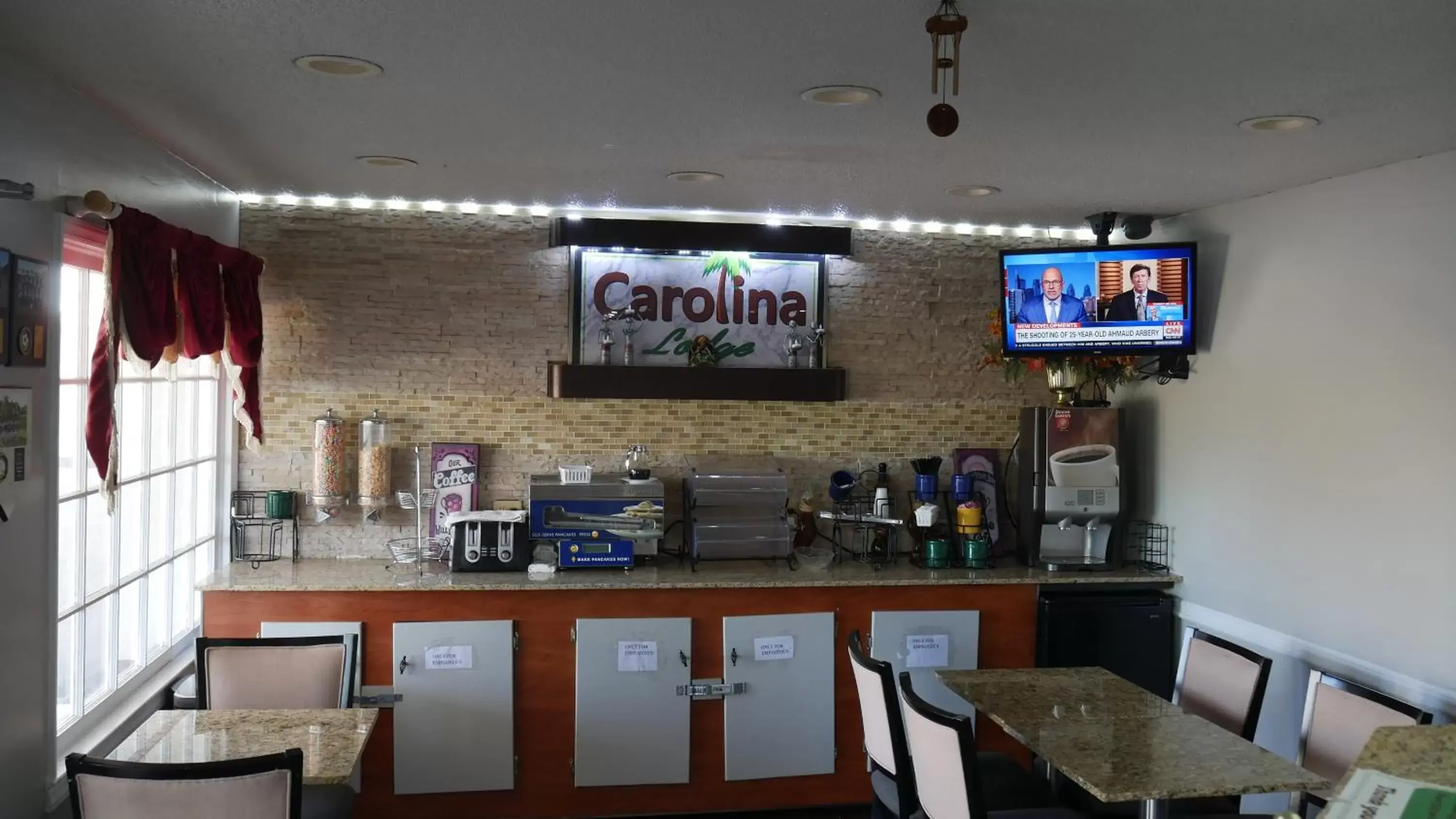 Restaurant/Places to Eat in Carolina Lodge