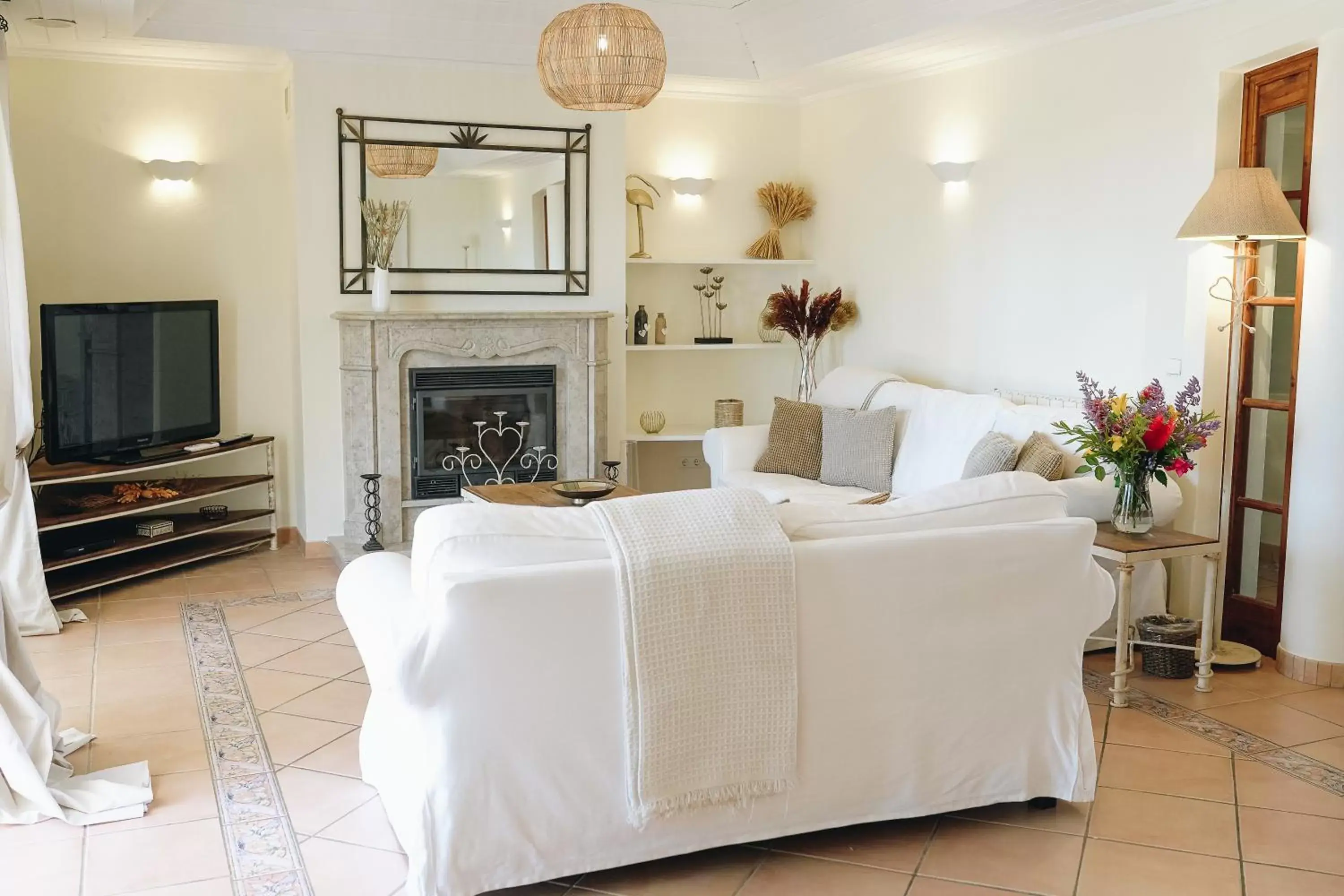 Living room, Bed in Rocha Brava Village Resort