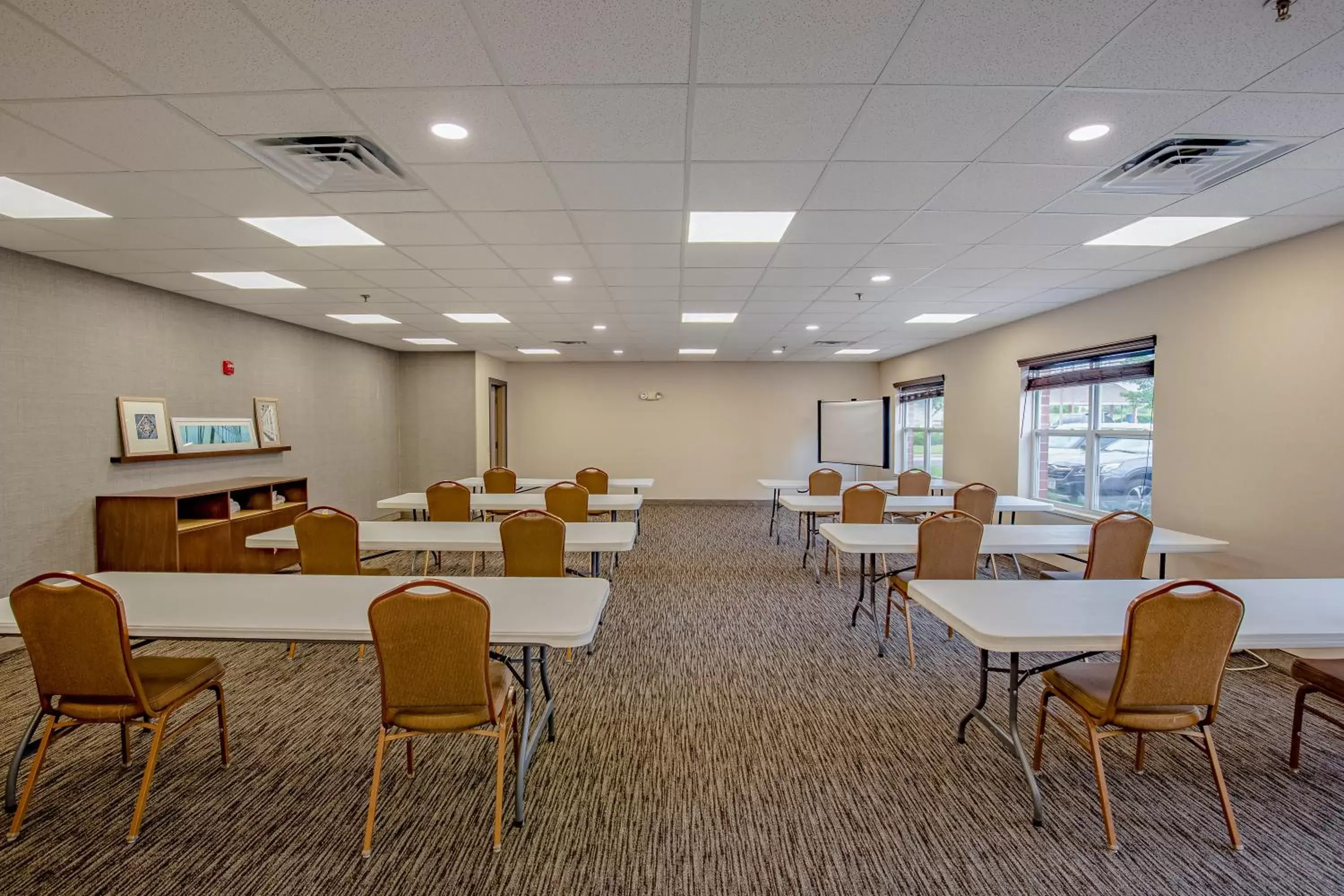 Business facilities in Country Inn & Suites by Radisson, Crystal Lake, IL