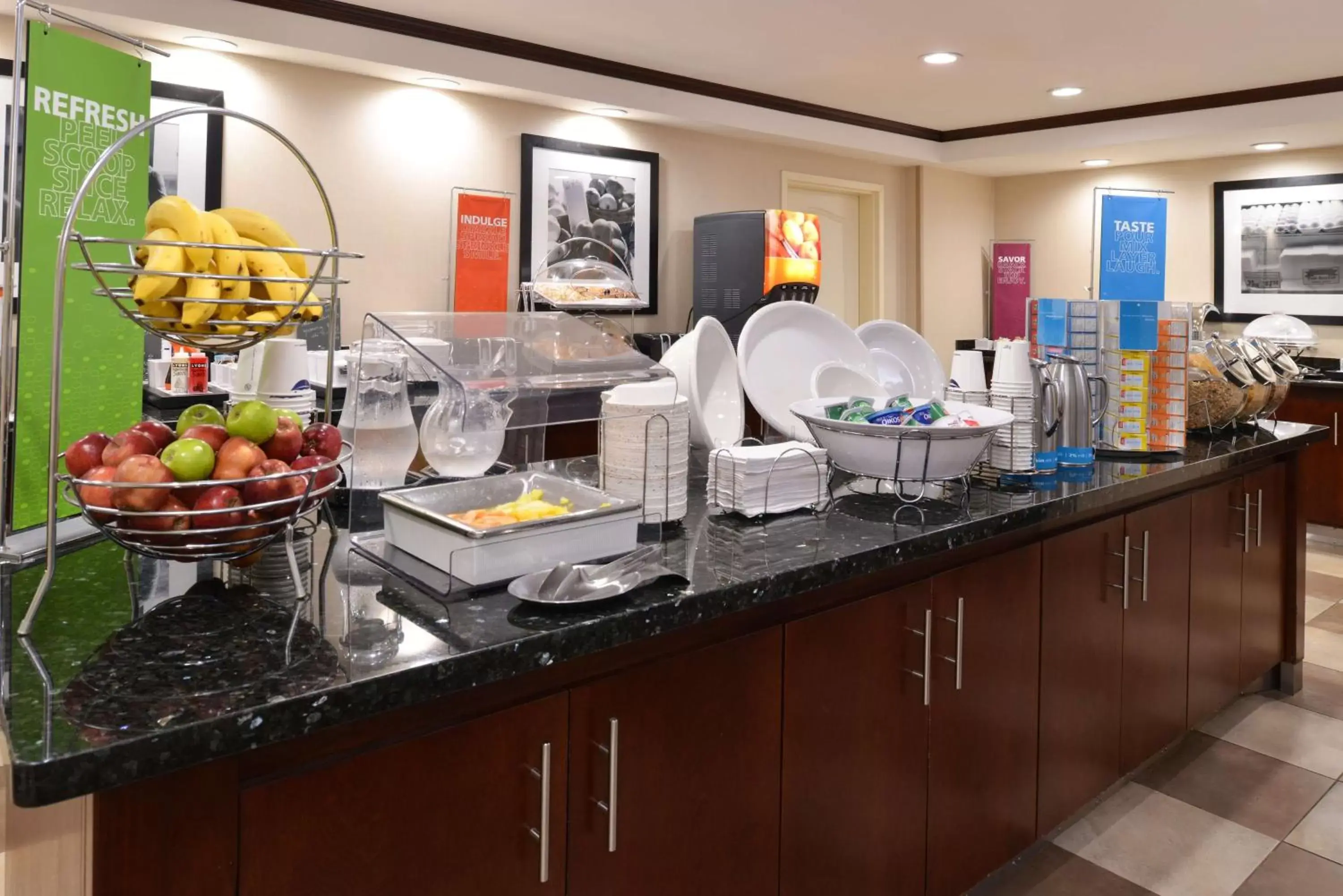 Dining area, Food in Hampton Inn Alpine