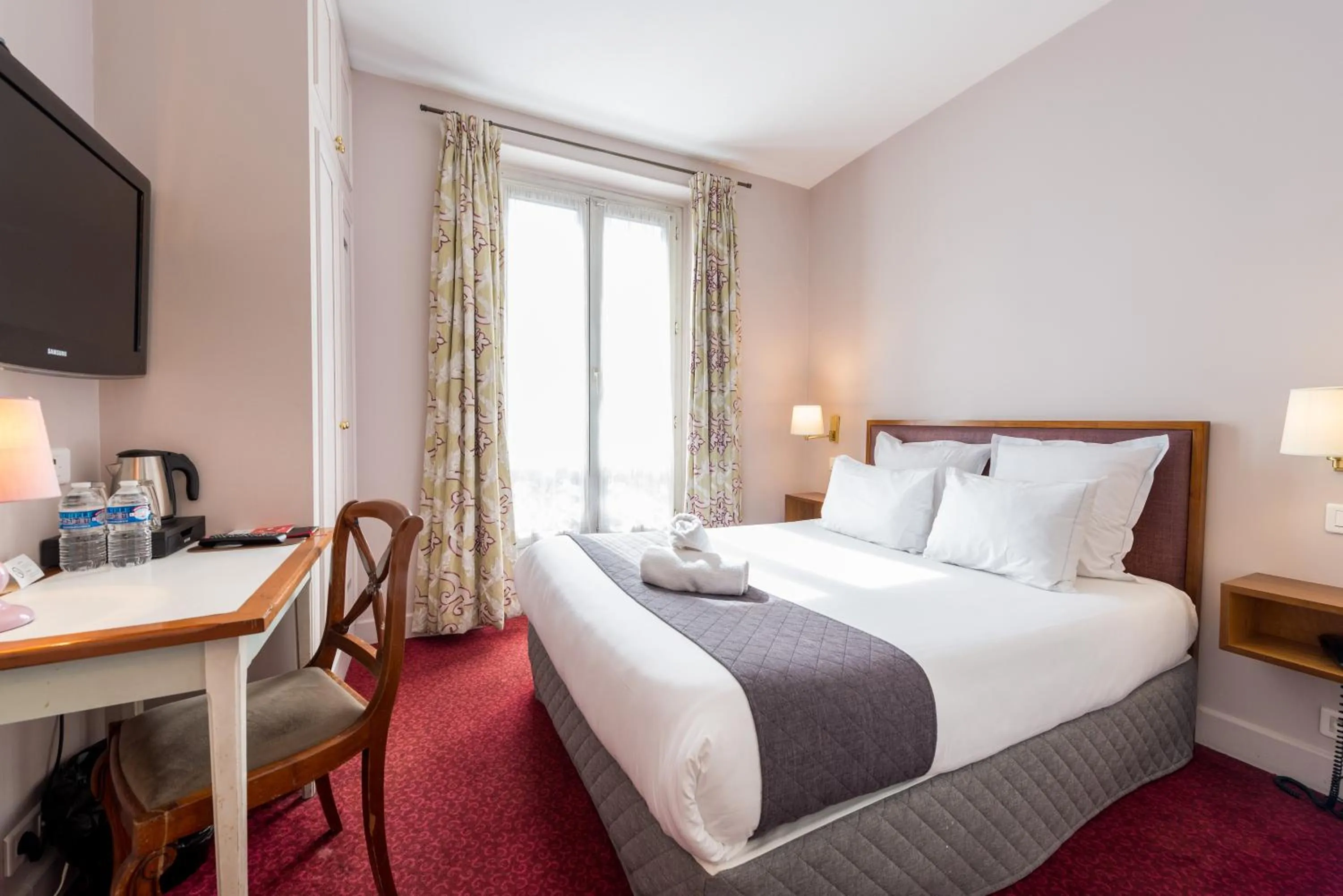 City view, Bed in France Louvre