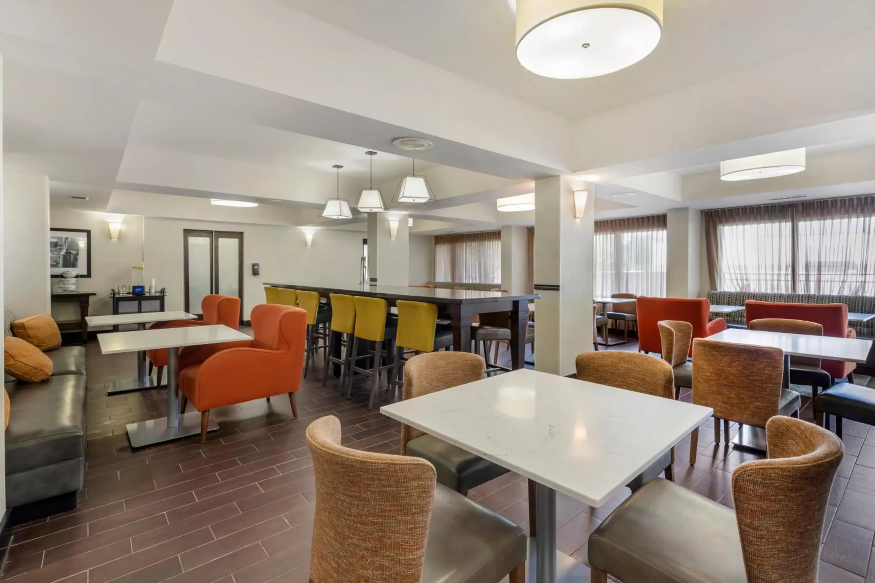 Restaurant/Places to Eat in Comfort Inn Plano-Dallas